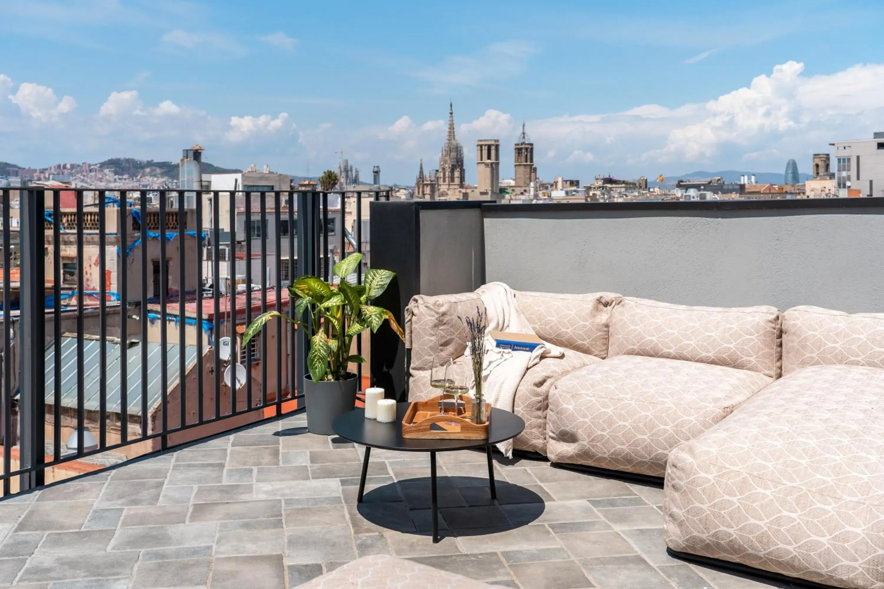 Two-Bedroom luxury Penthouse with Terrace in TSA La Rambla Two-Bedroom luxury Penthouse with Terrace in TSA La Rambla