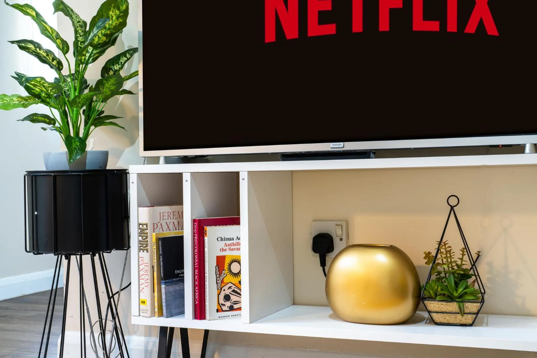 Living room in Grange Studio Apartment - Heathrow