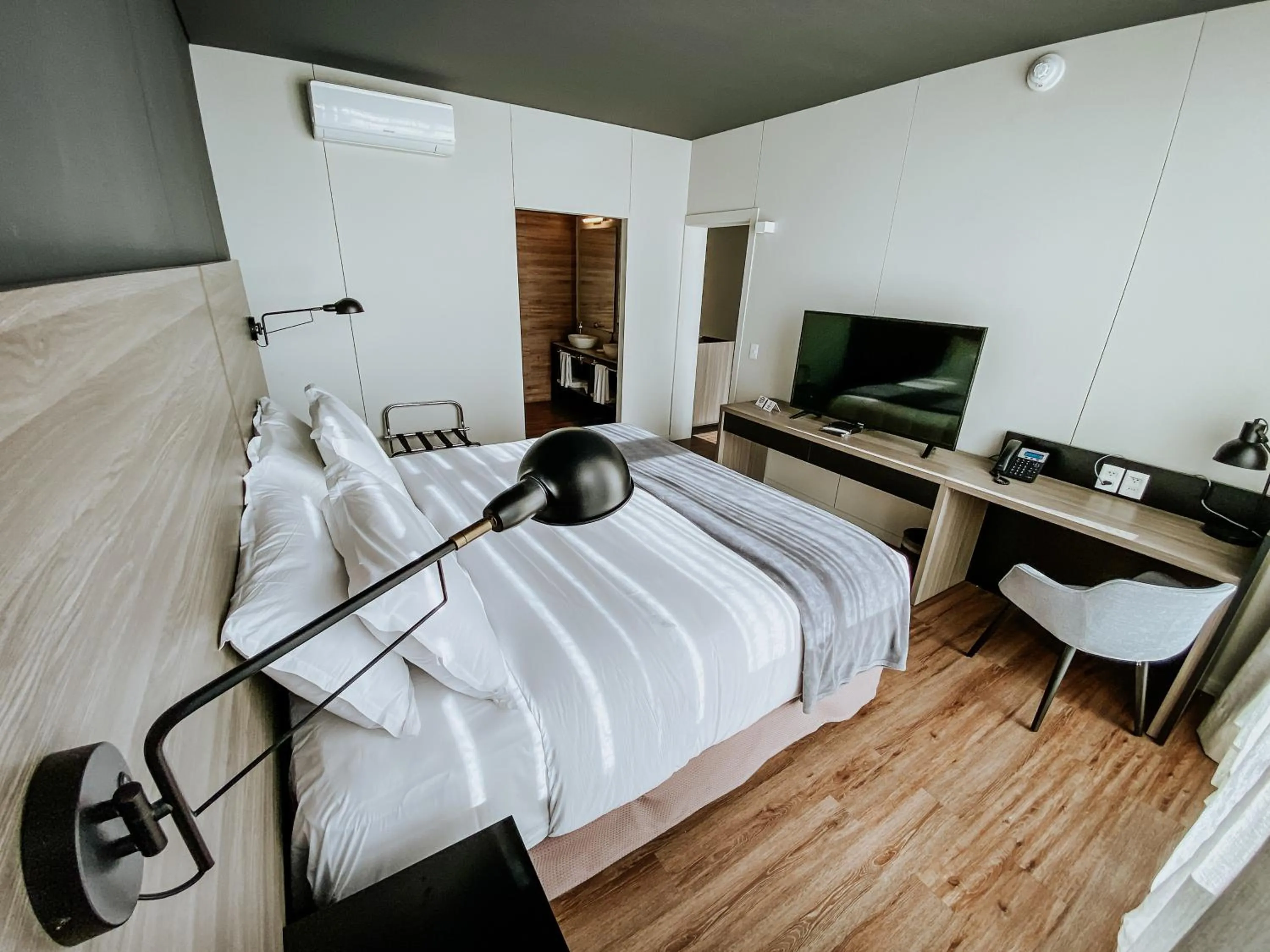 Communal lounge/ TV room, Bed in Midland Hotel & Resort All Inclusive