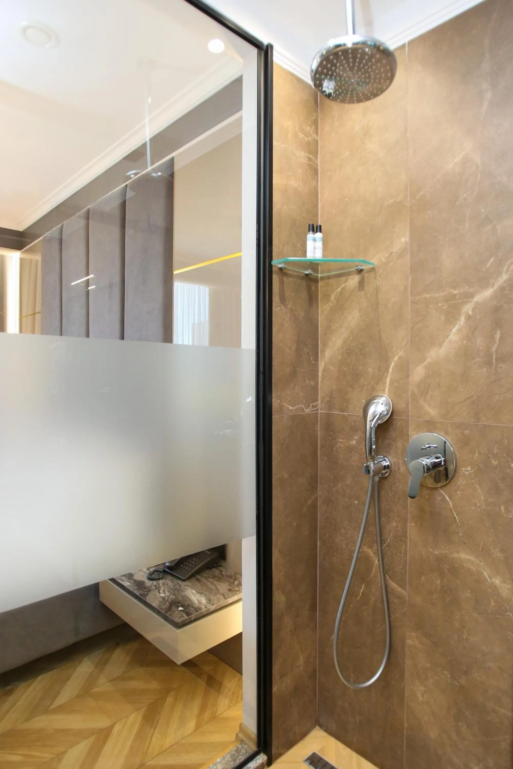 Shower in Belvedere Hotel & SPA