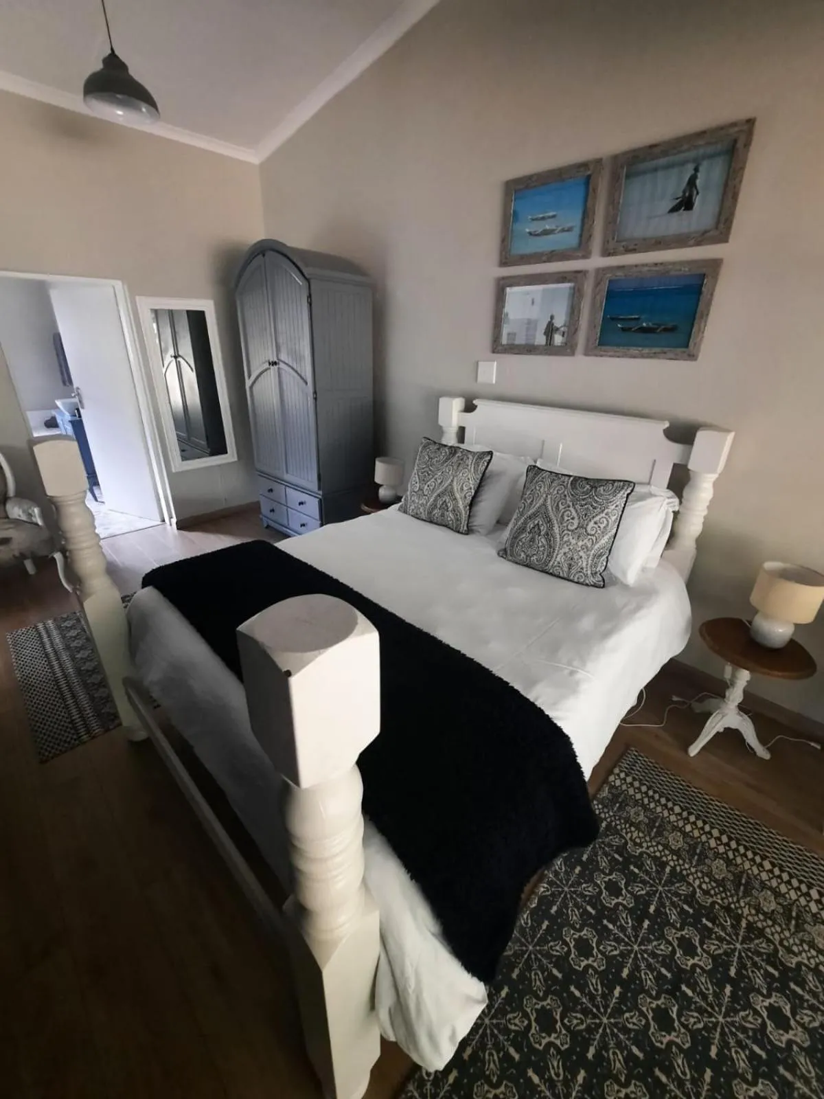 Bed in Nel's Cottage, a private and peaceful cottage