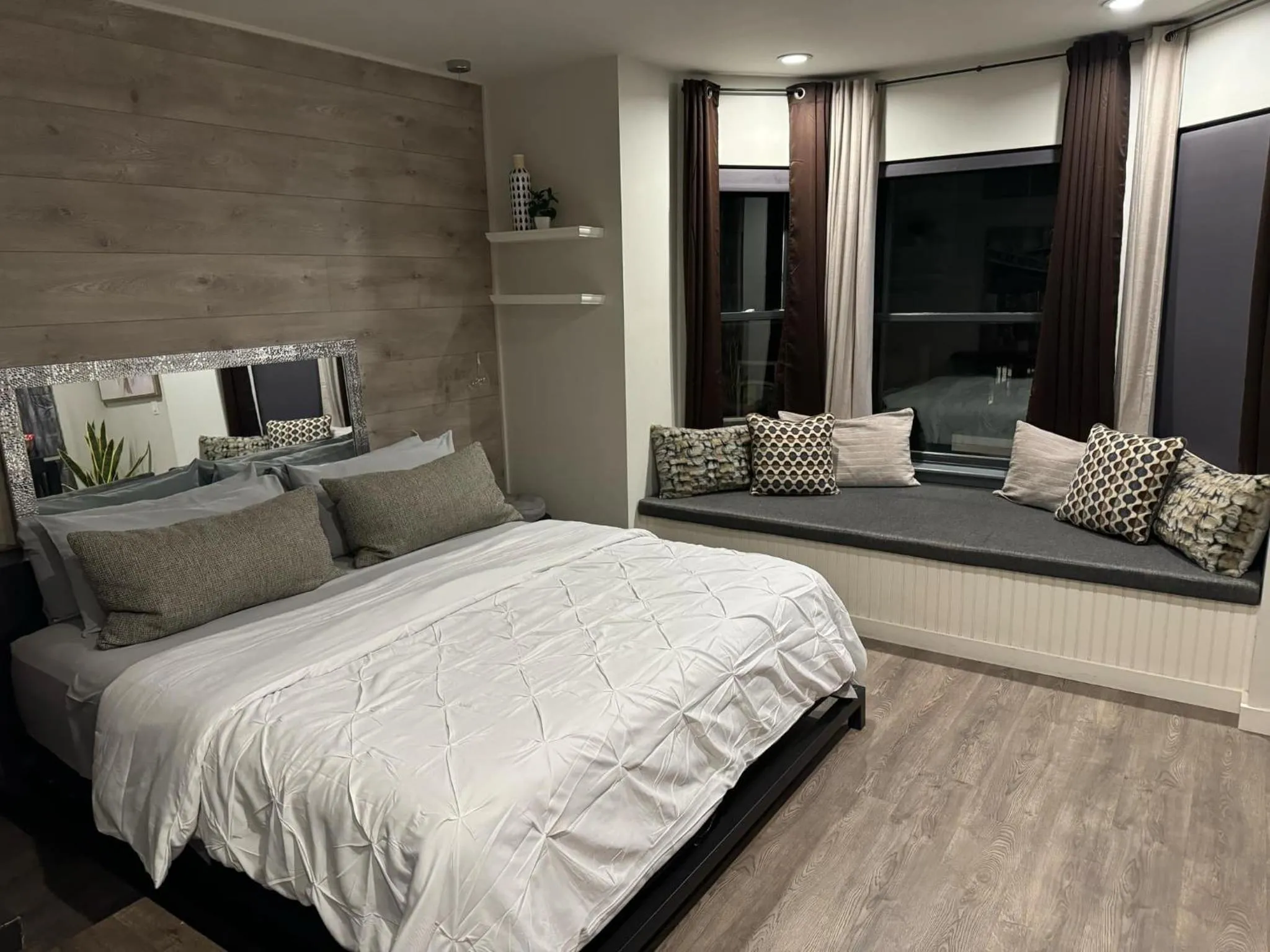 Bedroom, Bed in Beacon Hotel