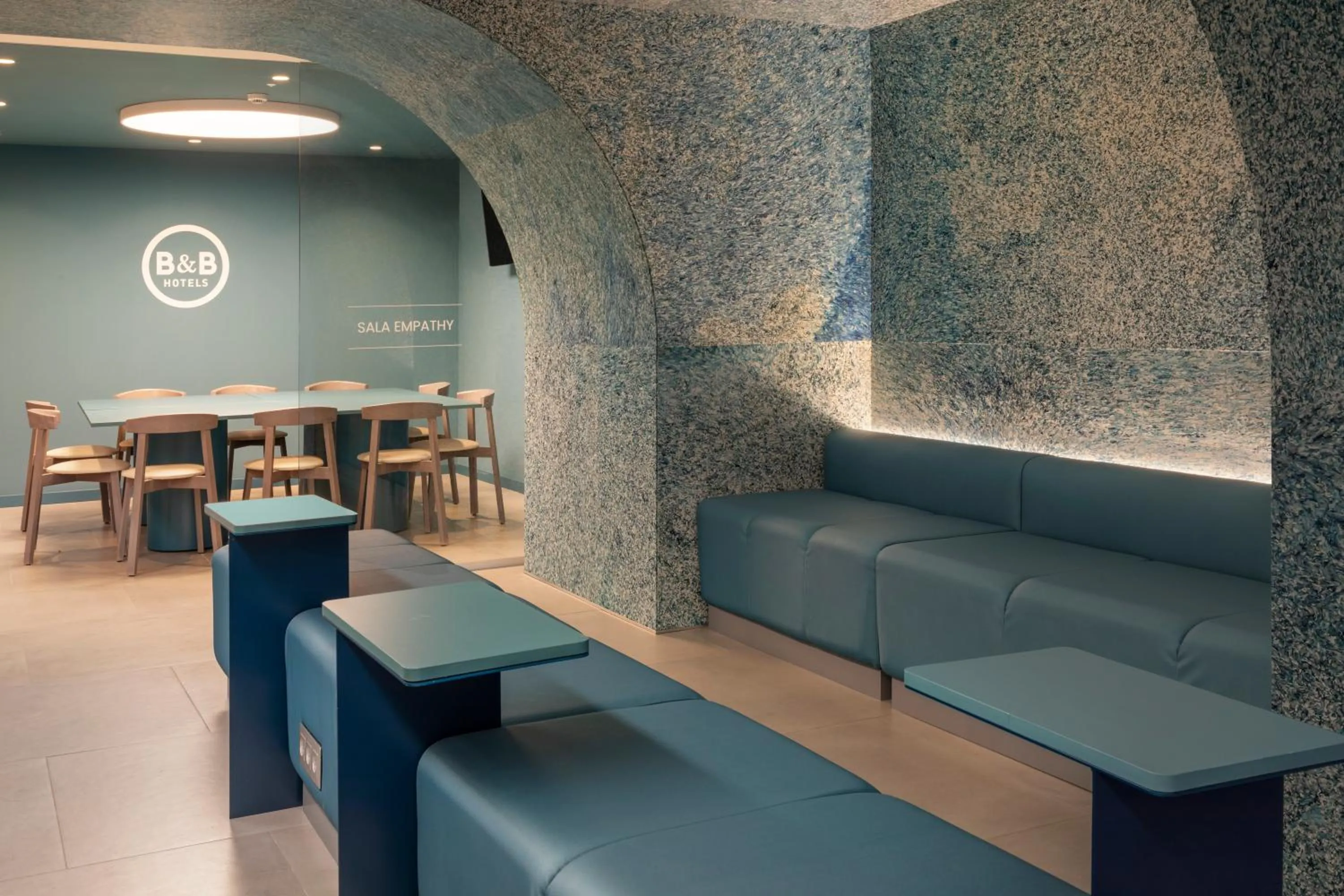 Seating area in B&B HOTEL Guimarães