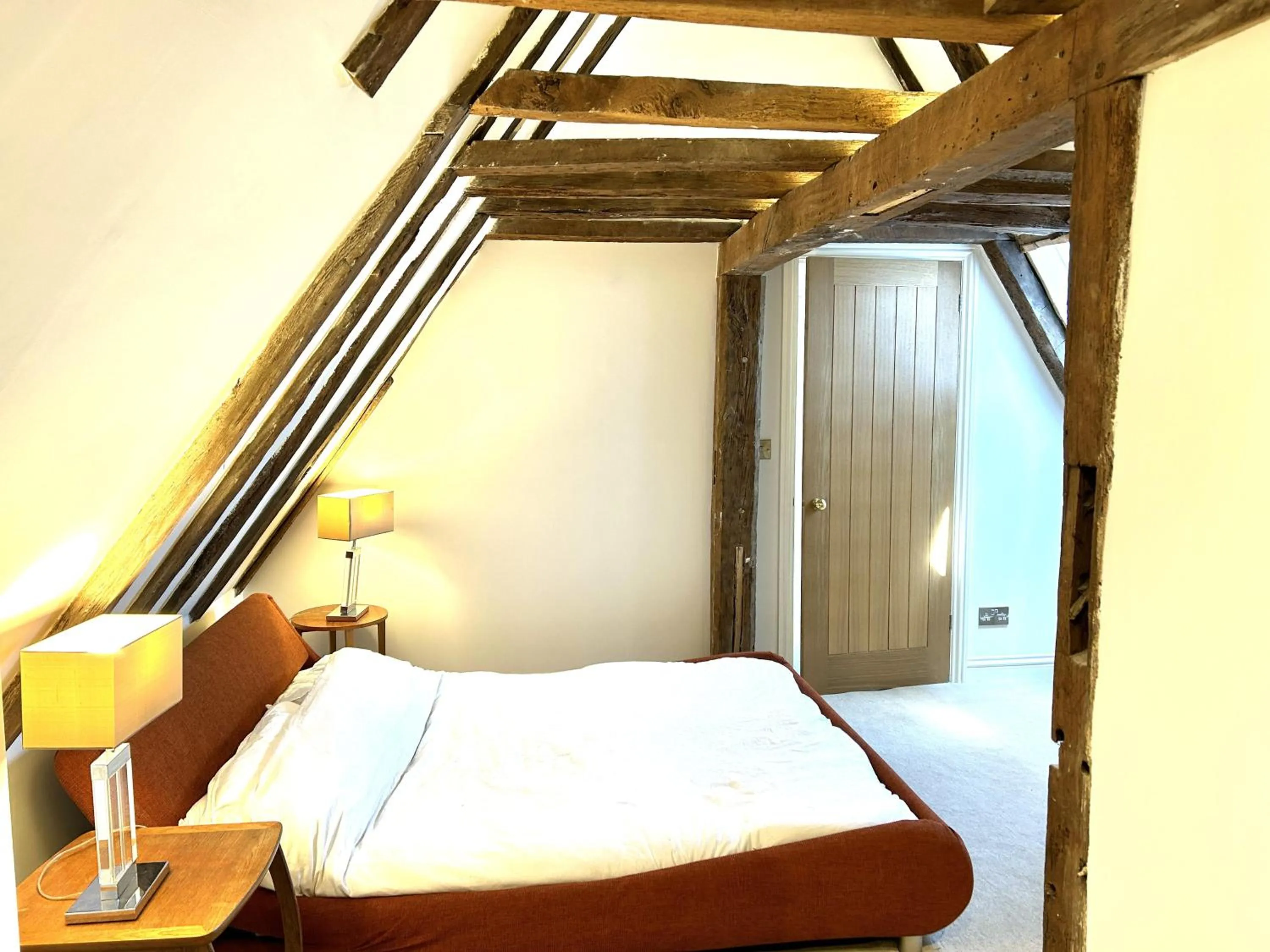 Bed in 3 Bed Cottage - Sleeps 6 - Pets - Parking - Wifi