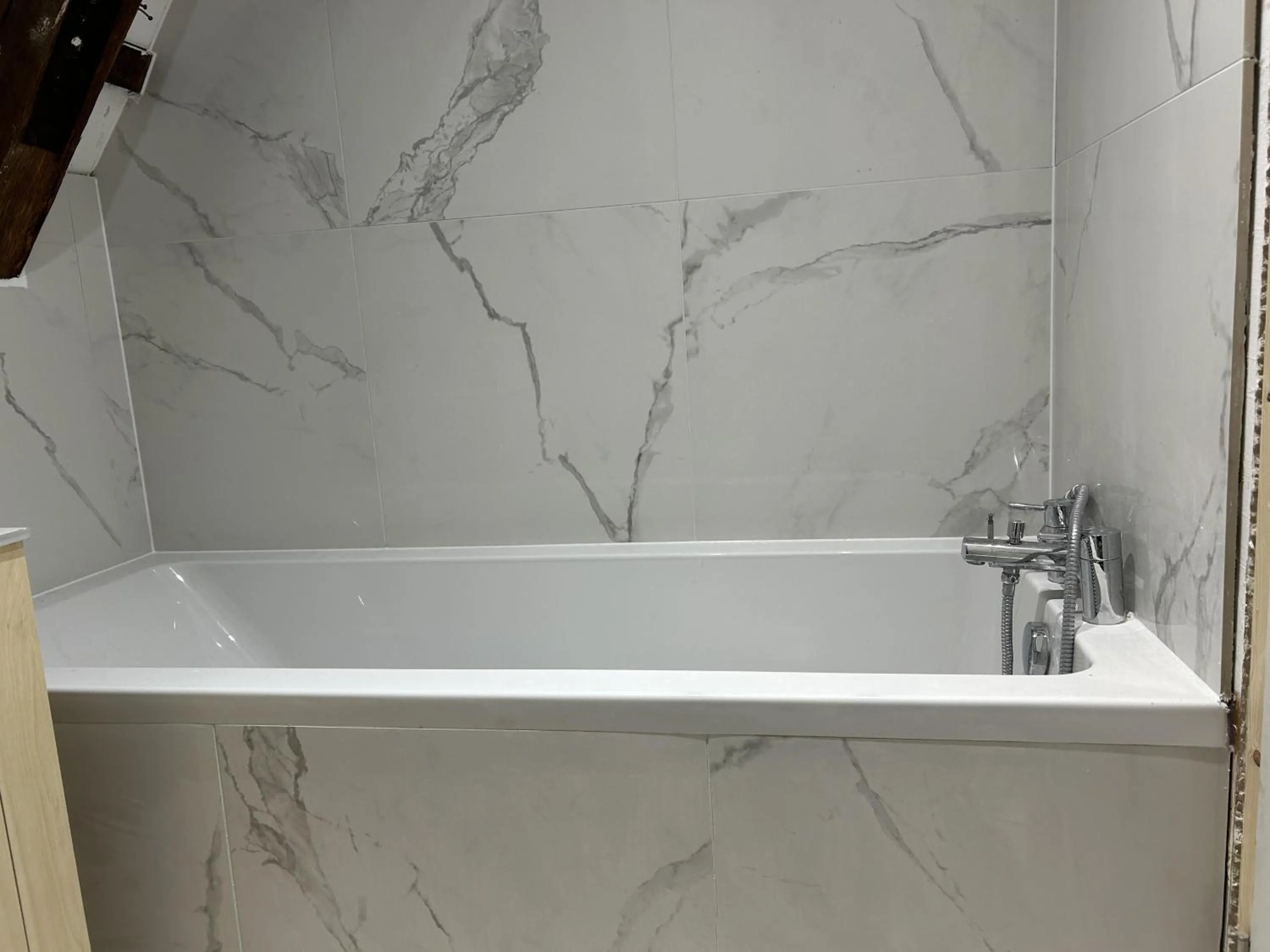 Bathroom in 3 Bed Cottage - Sleeps 6 - Pets - Parking - Wifi