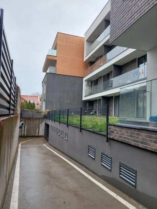 Apartmán Kmeťova so súkromným parkovaním zdarma, 5 min pešo do centra