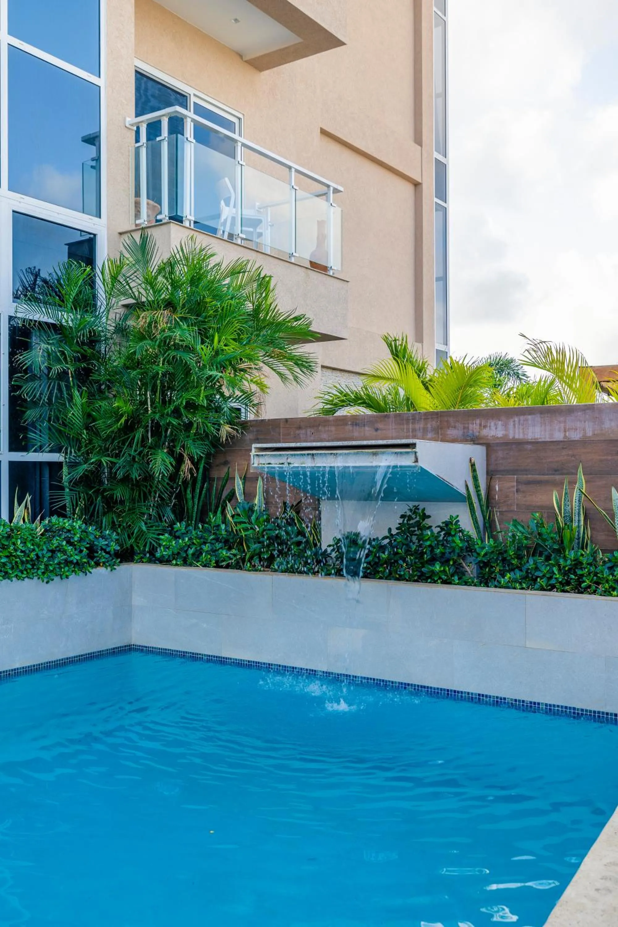 Property building in Bocobay Aracari Condos