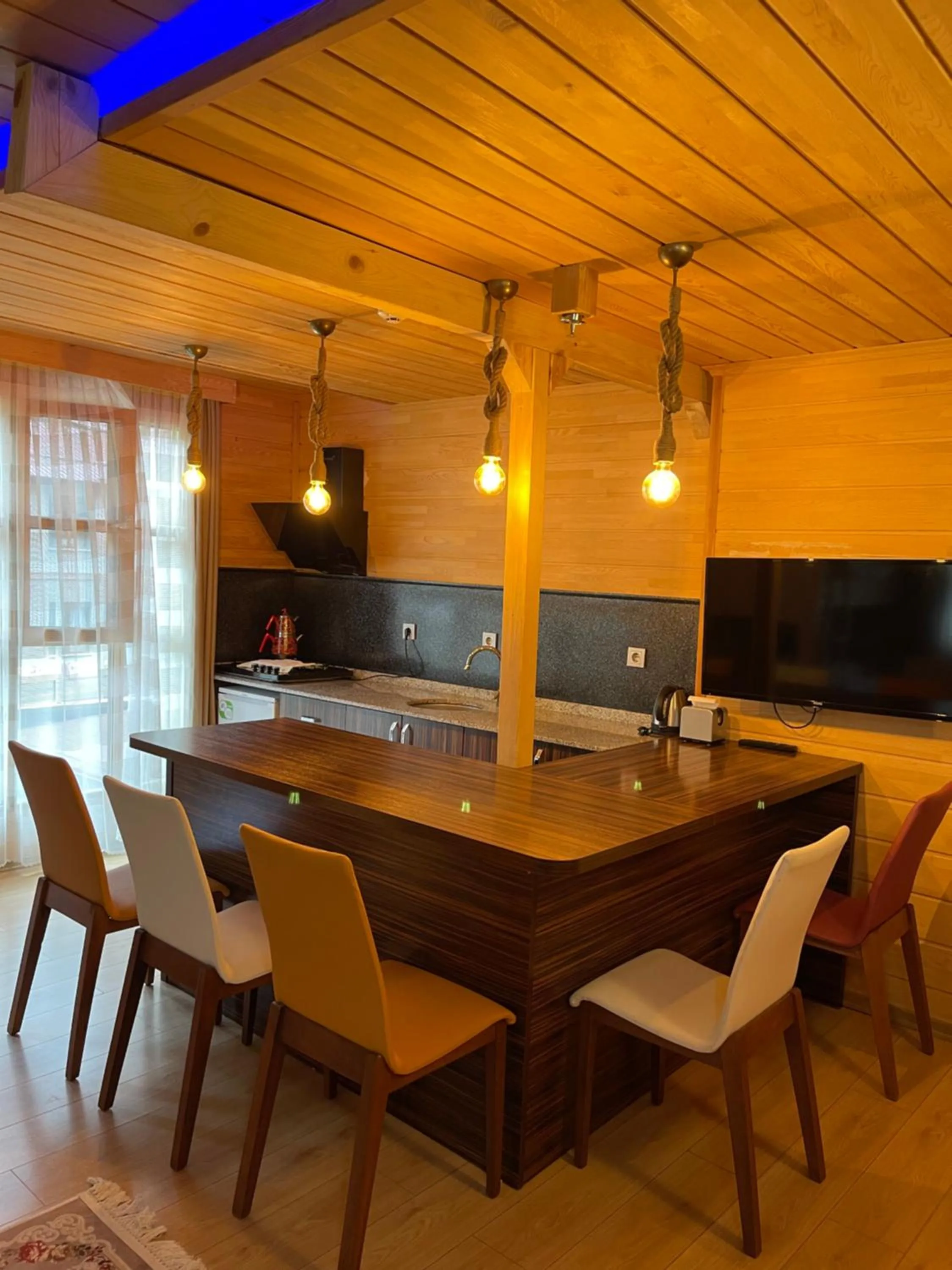 TV and multimedia in Bavul Suite Hotel