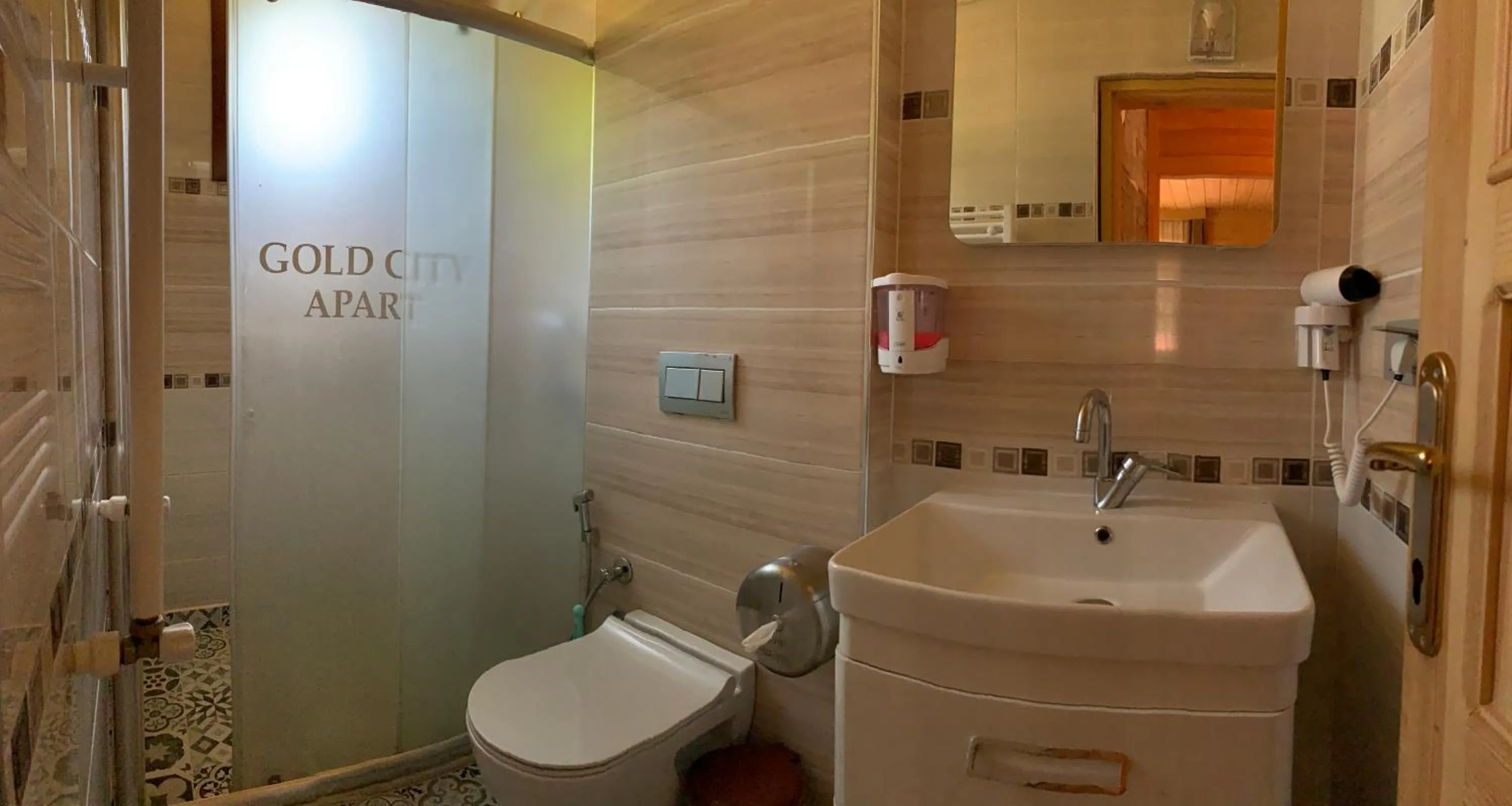 Shower in Bavul Suite Hotel