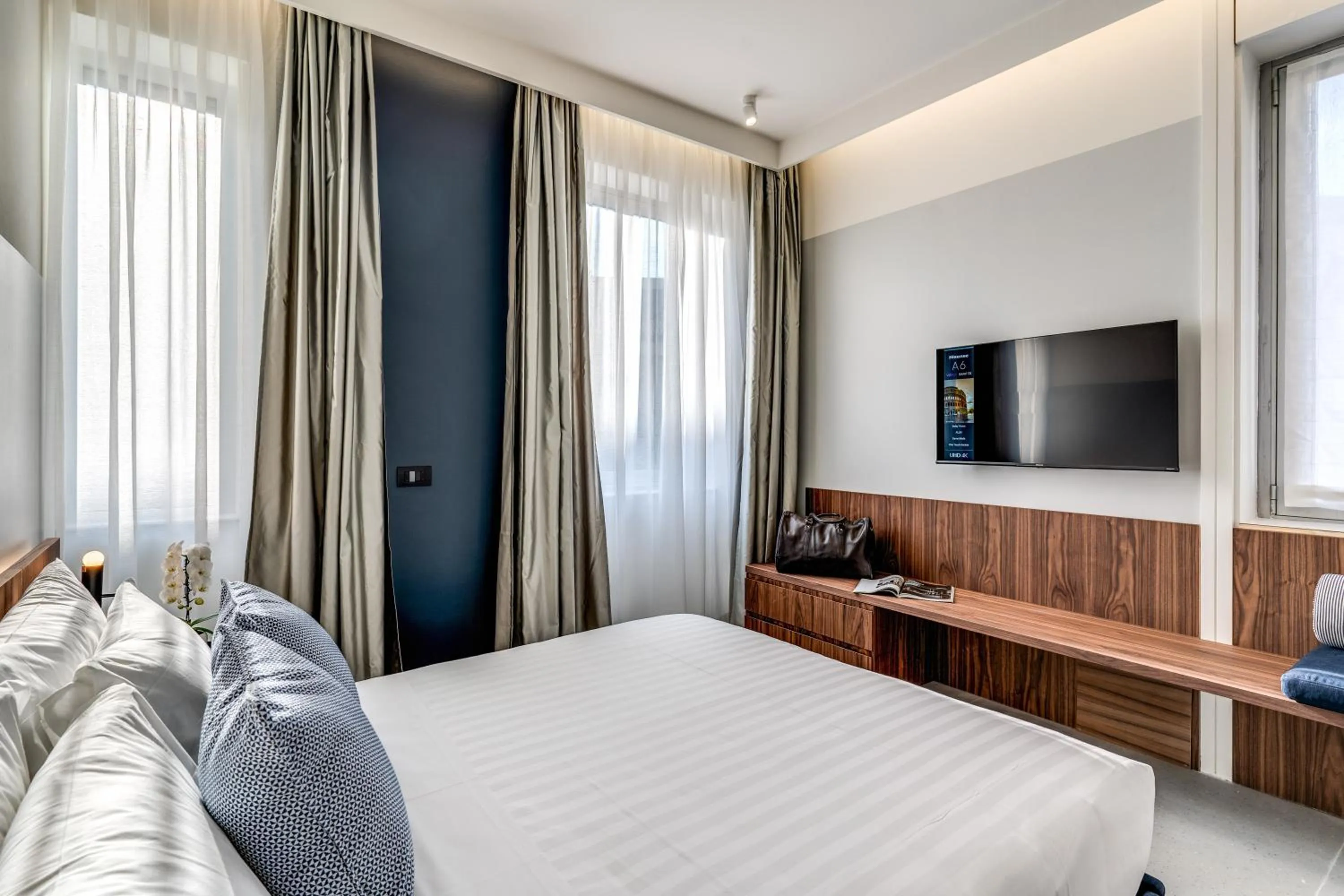 Photo of the whole room, Bed in Sospeso Boutique Hotel