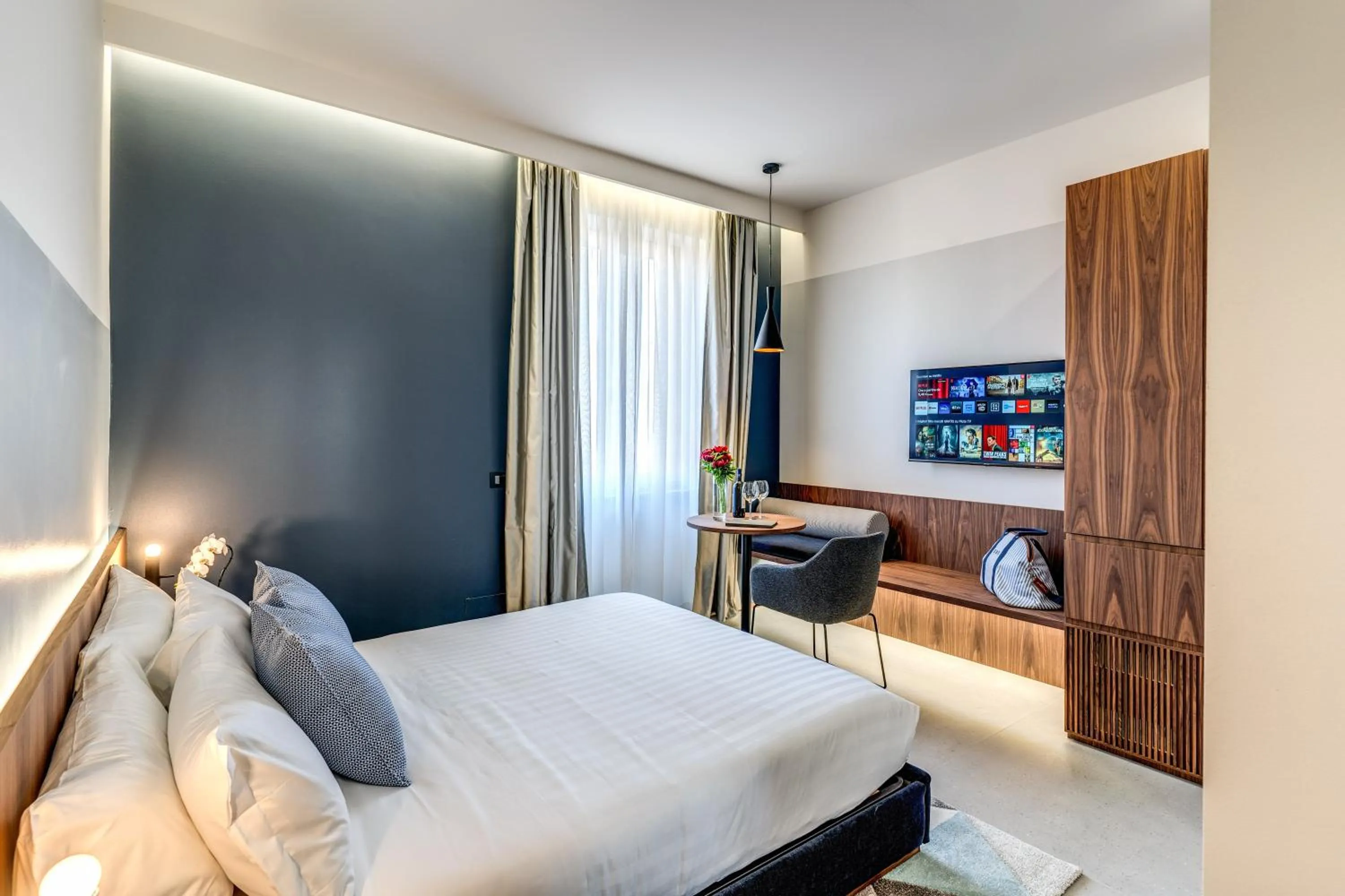 Photo of the whole room, Bed in Sospeso Boutique Hotel