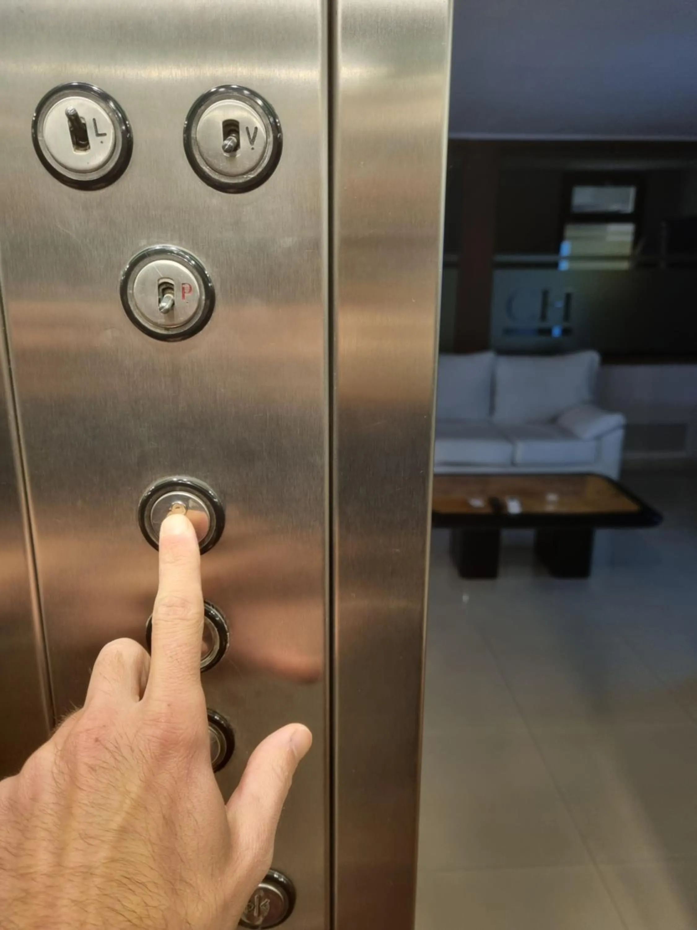 elevator in Hotel Cordillera