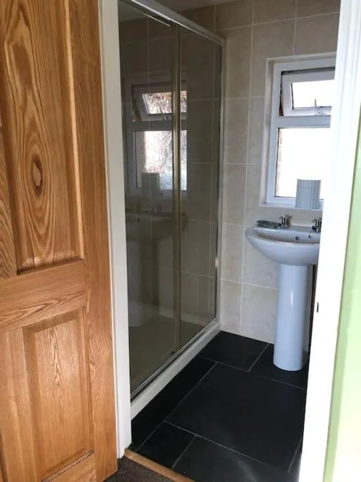 Spacious 4-Bed House in Lynton