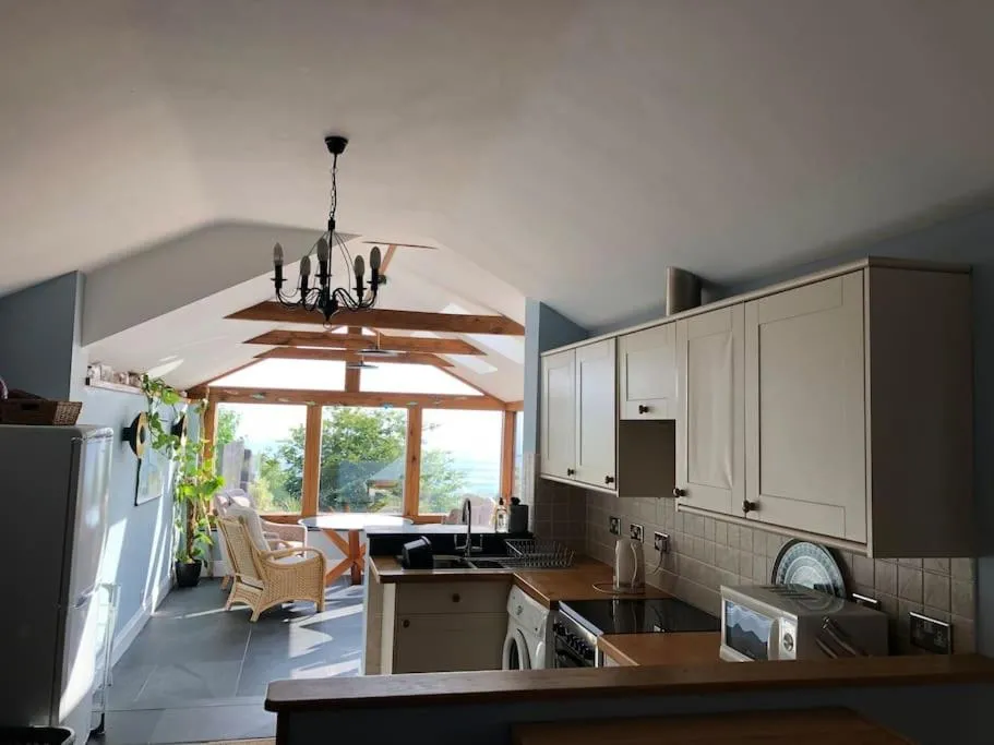Spacious 4-Bed House in Lynton