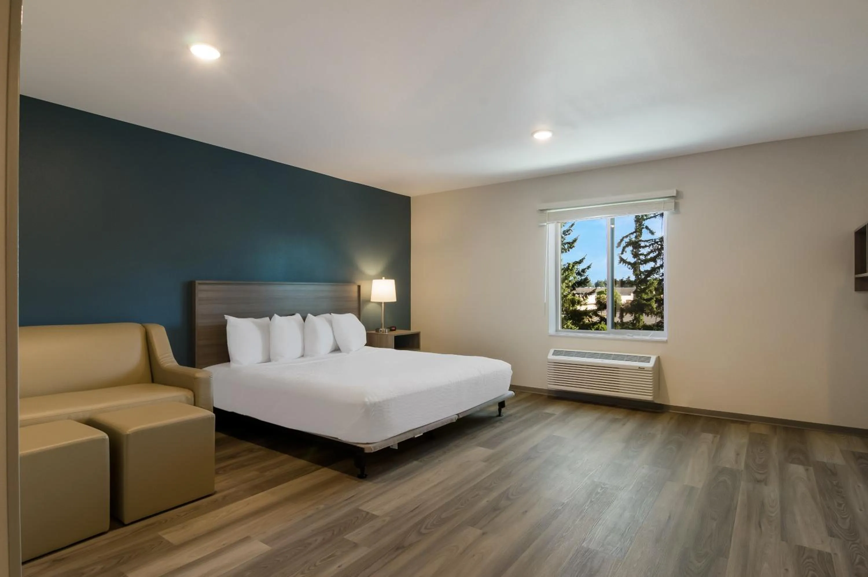 Bedroom, Bed in WoodSpring Suites Olympia - Lacey