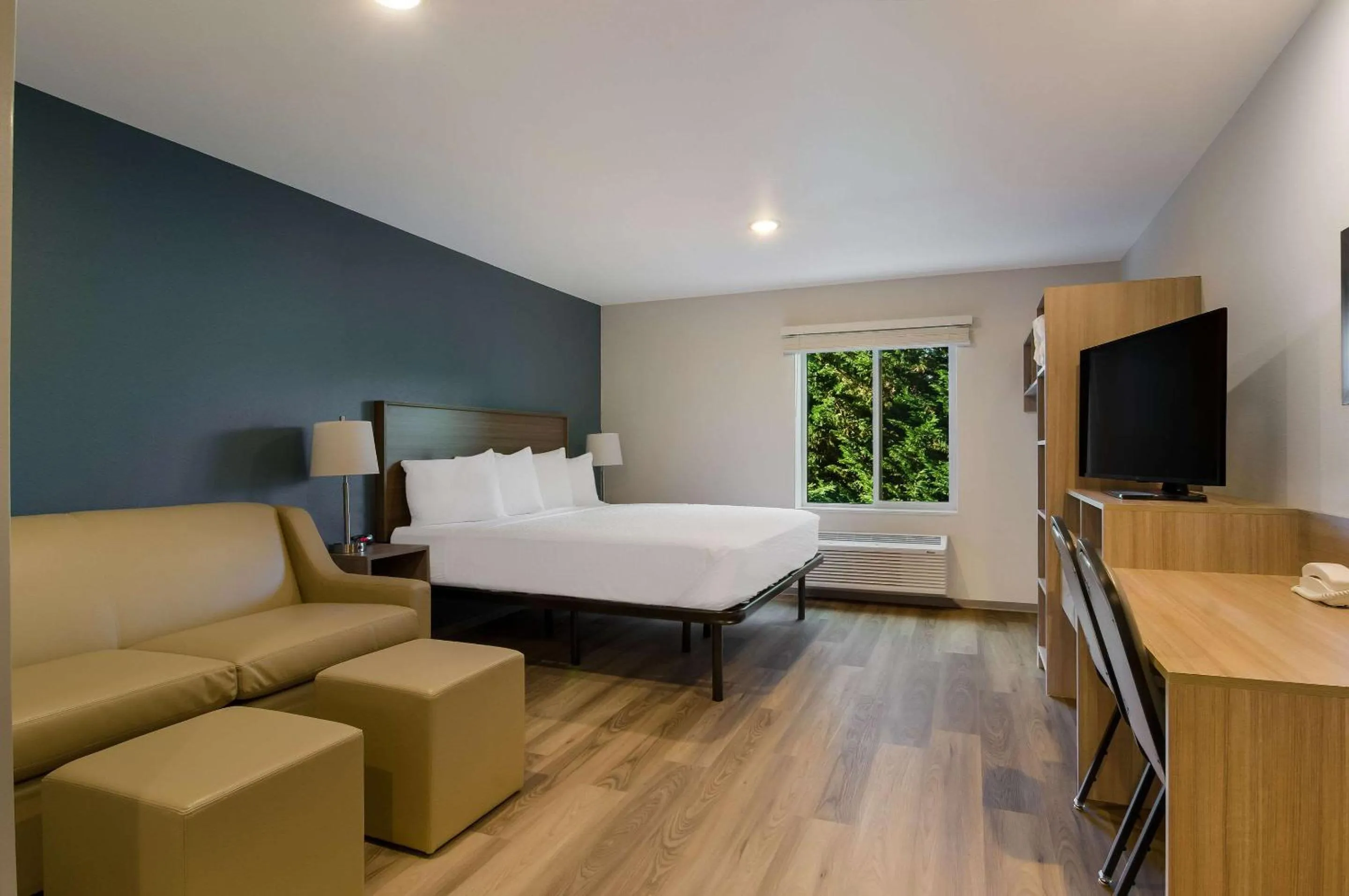 Bedroom, Bed in WoodSpring Suites Olympia - Lacey