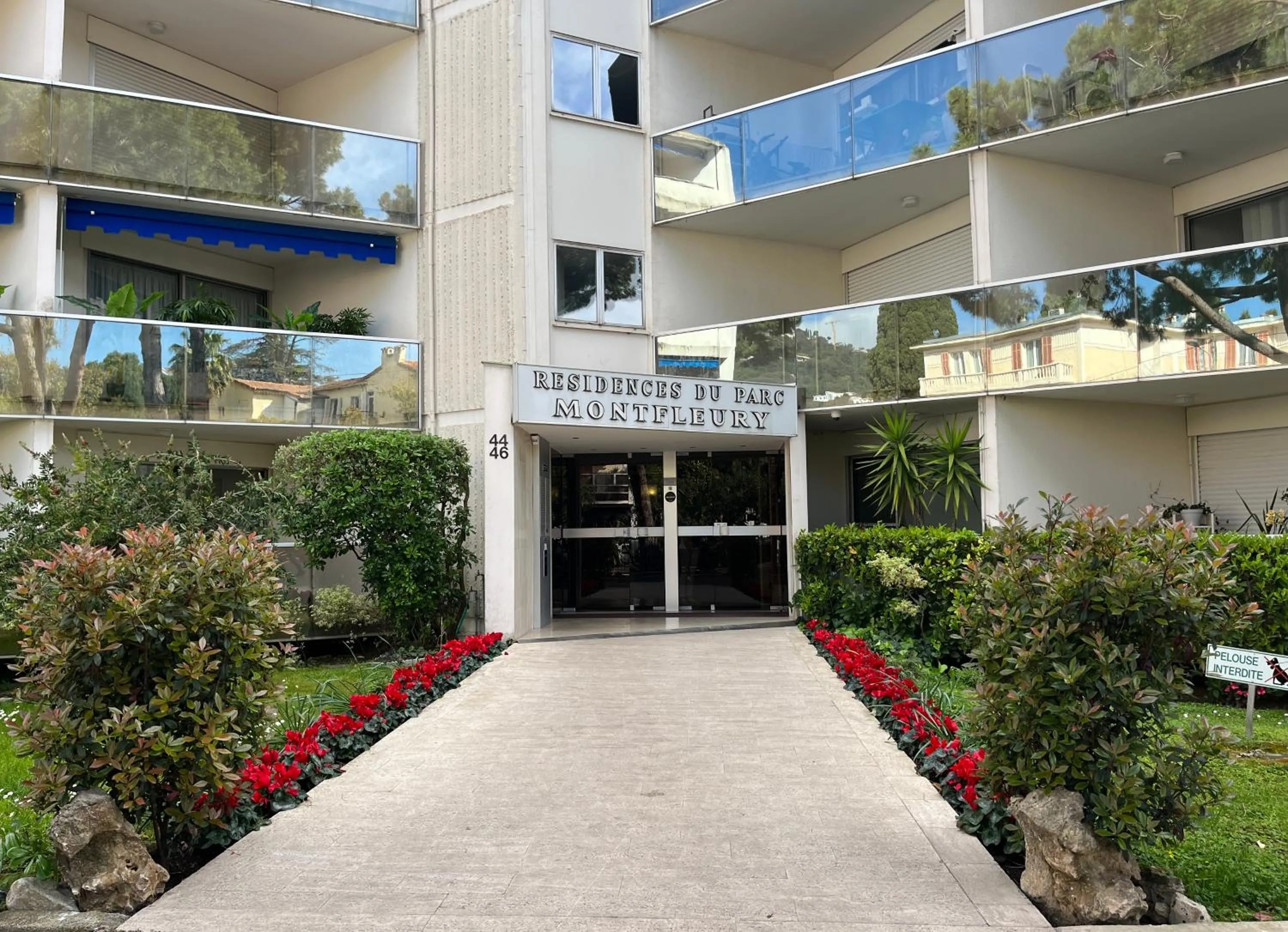 Property building in Parc Montfleury
