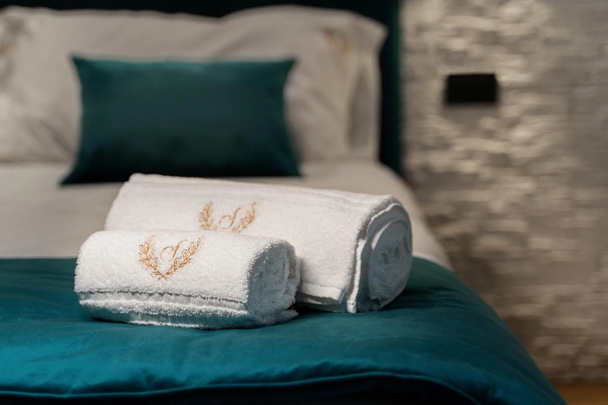 towels, Bed in Sofi' Center Rooms