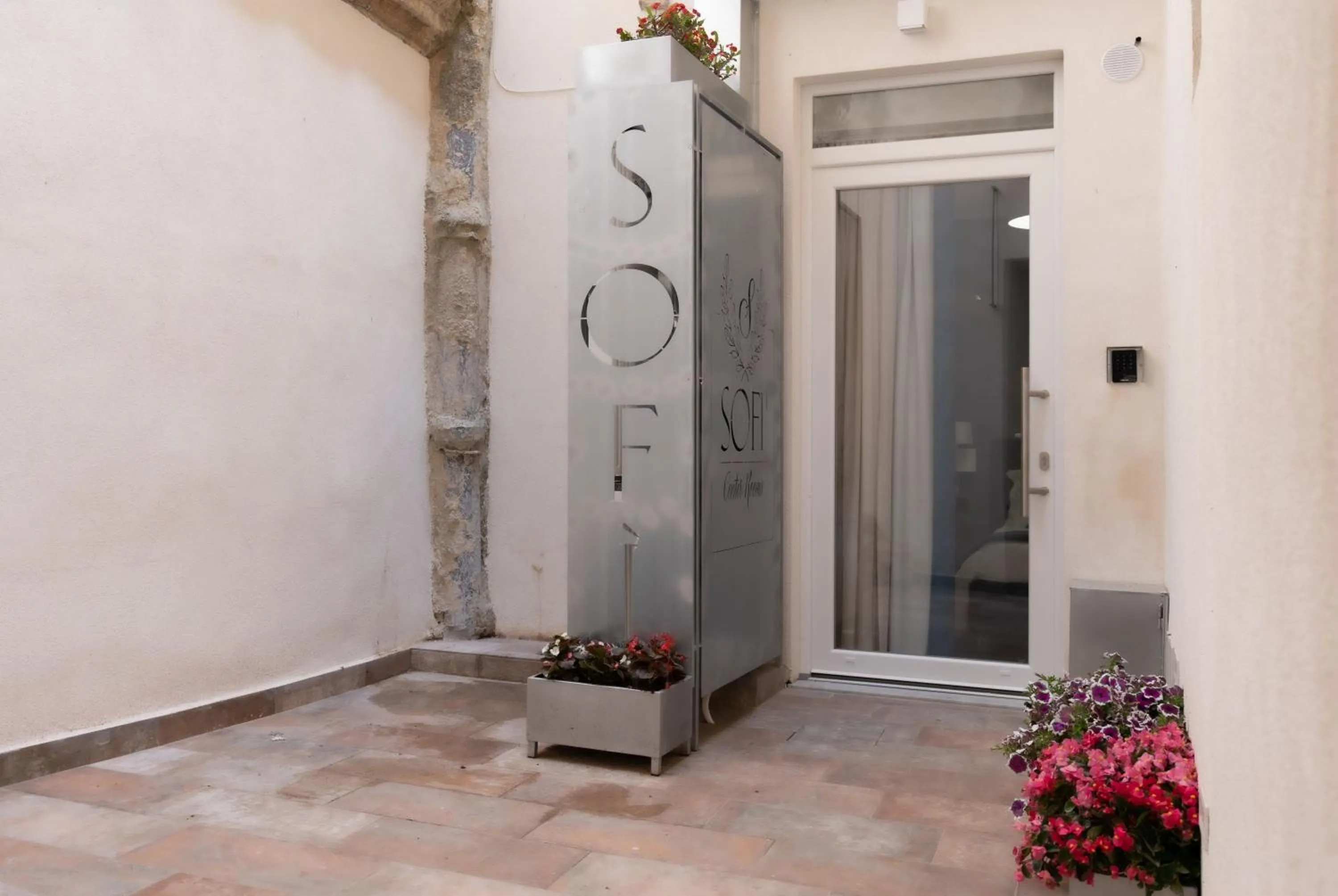 Facade/entrance in Sofi' Center Rooms