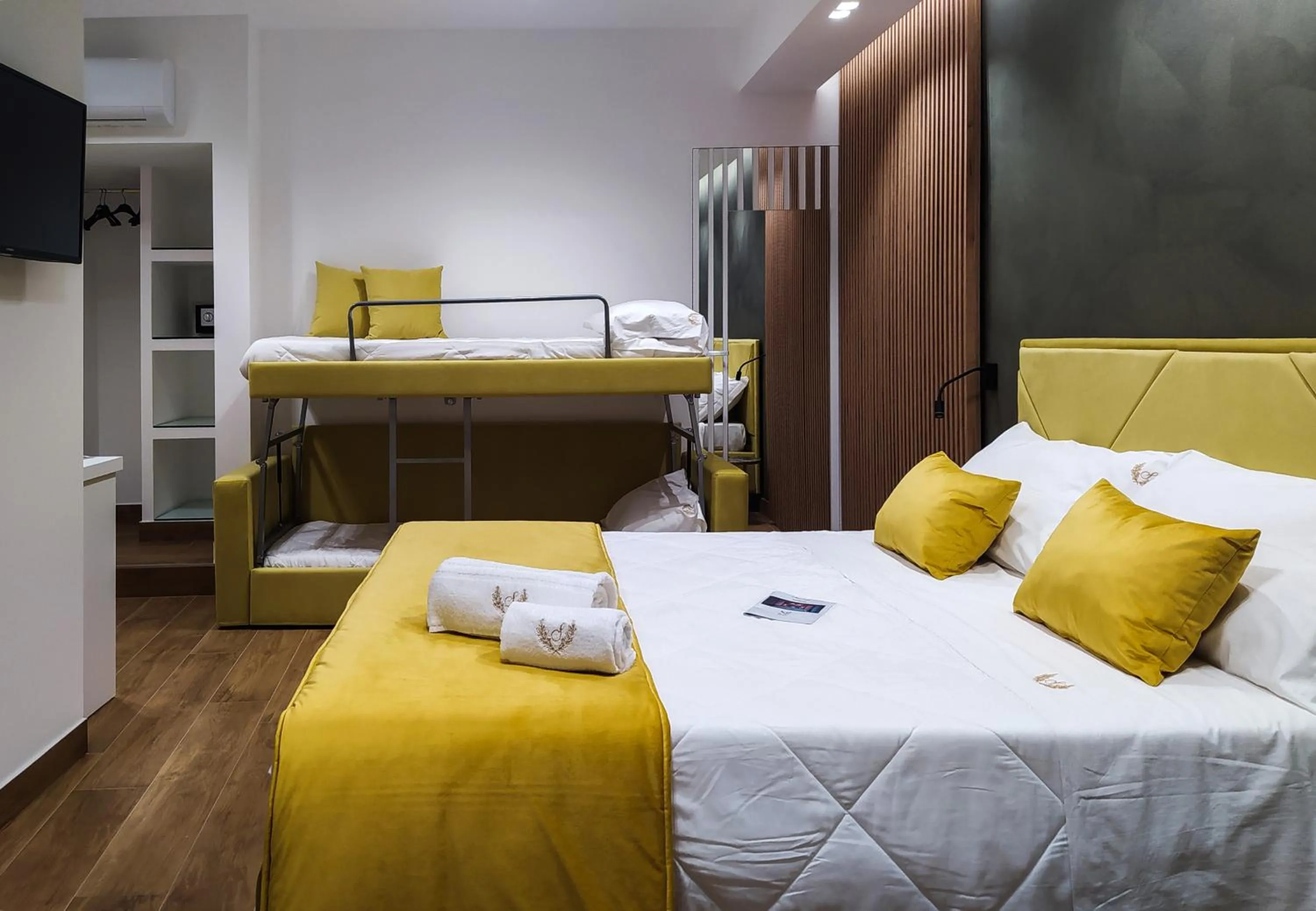 Bedroom, Bed in Sofi' Center Rooms