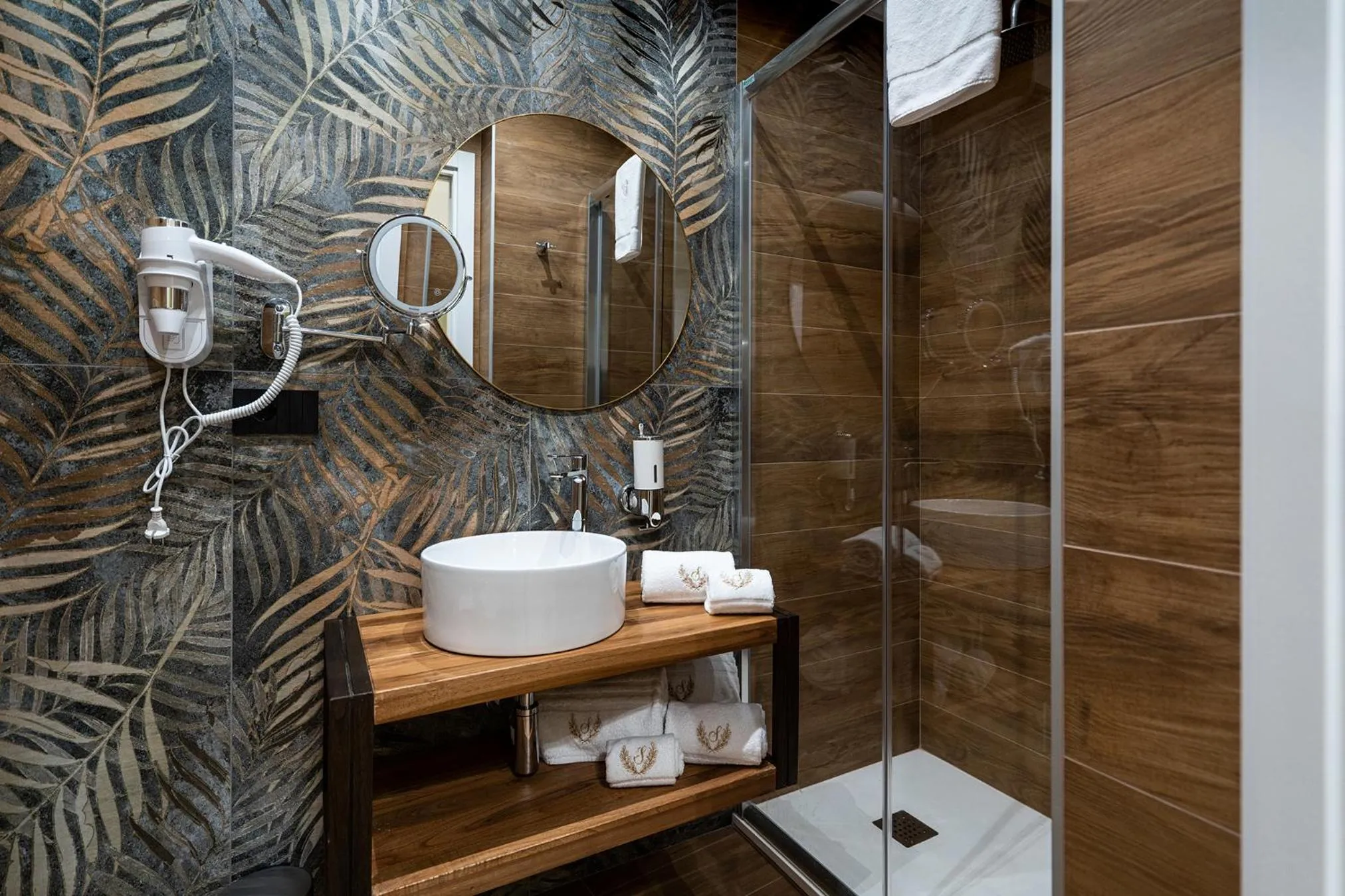 Shower in Sofi' Center Rooms