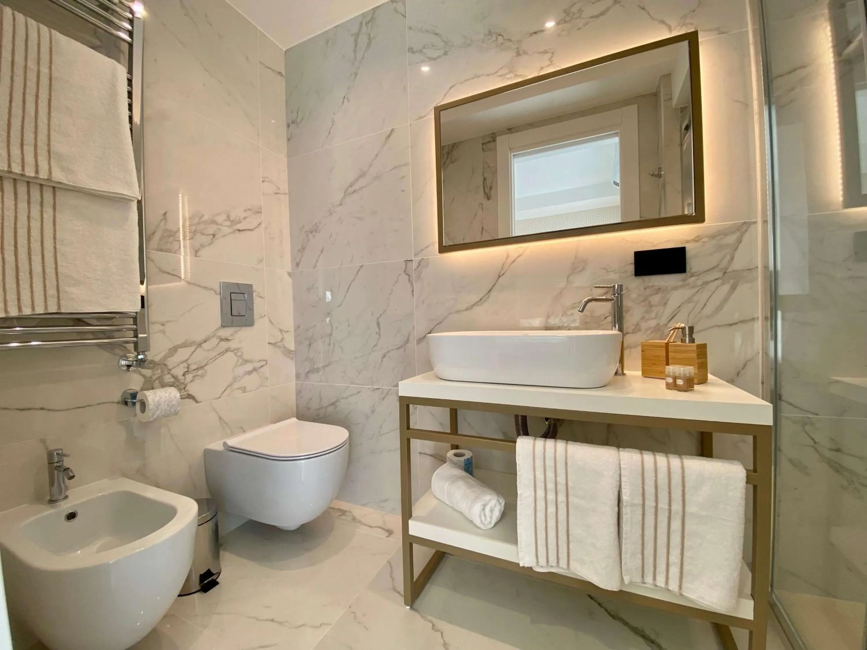 Toilet in Salemare Rooms & Suites