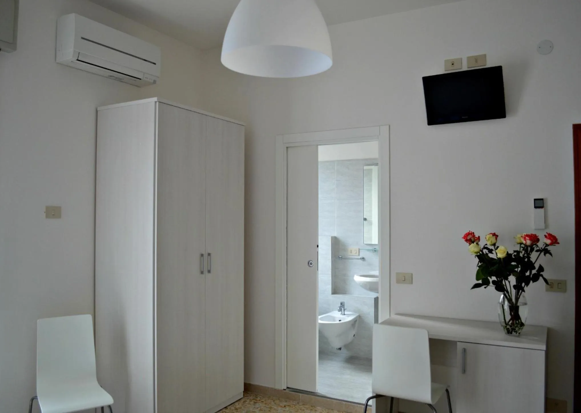 TV and multimedia, Bed in Hotel Canoa