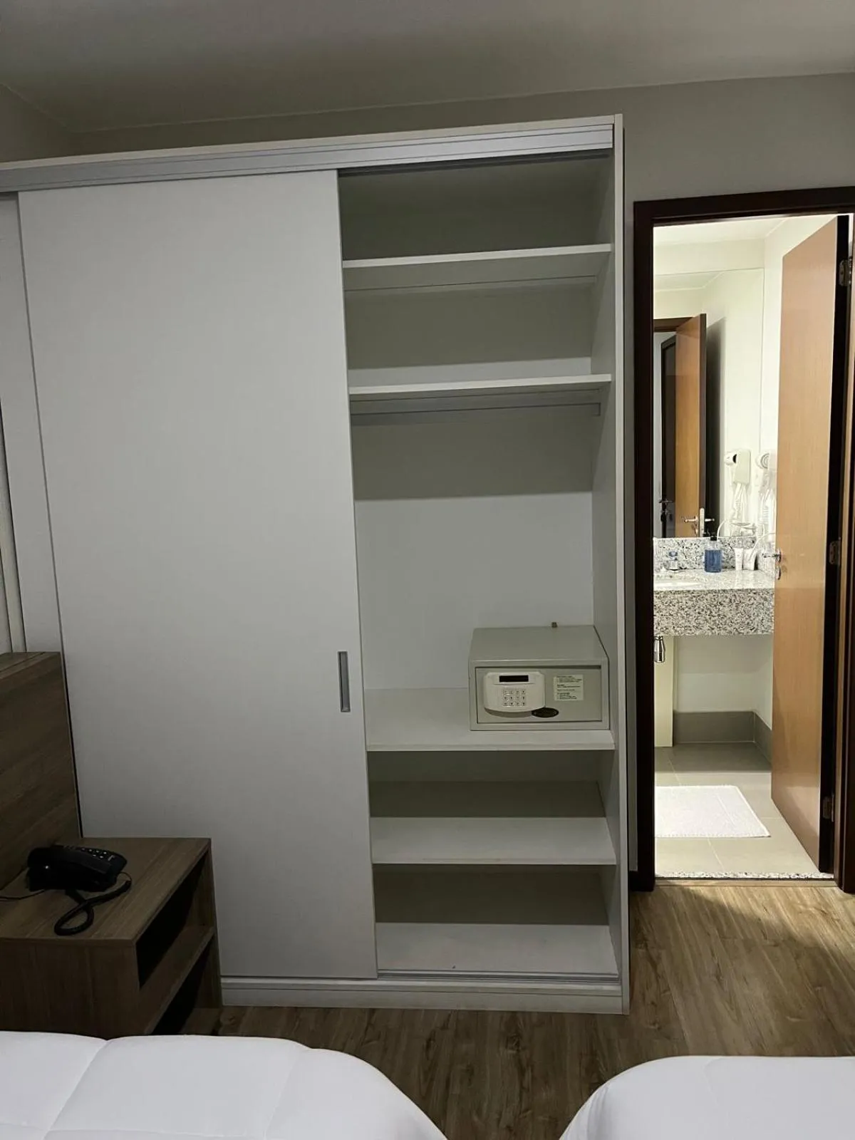 microwave in Hotel Via Premiere - Rio Centro