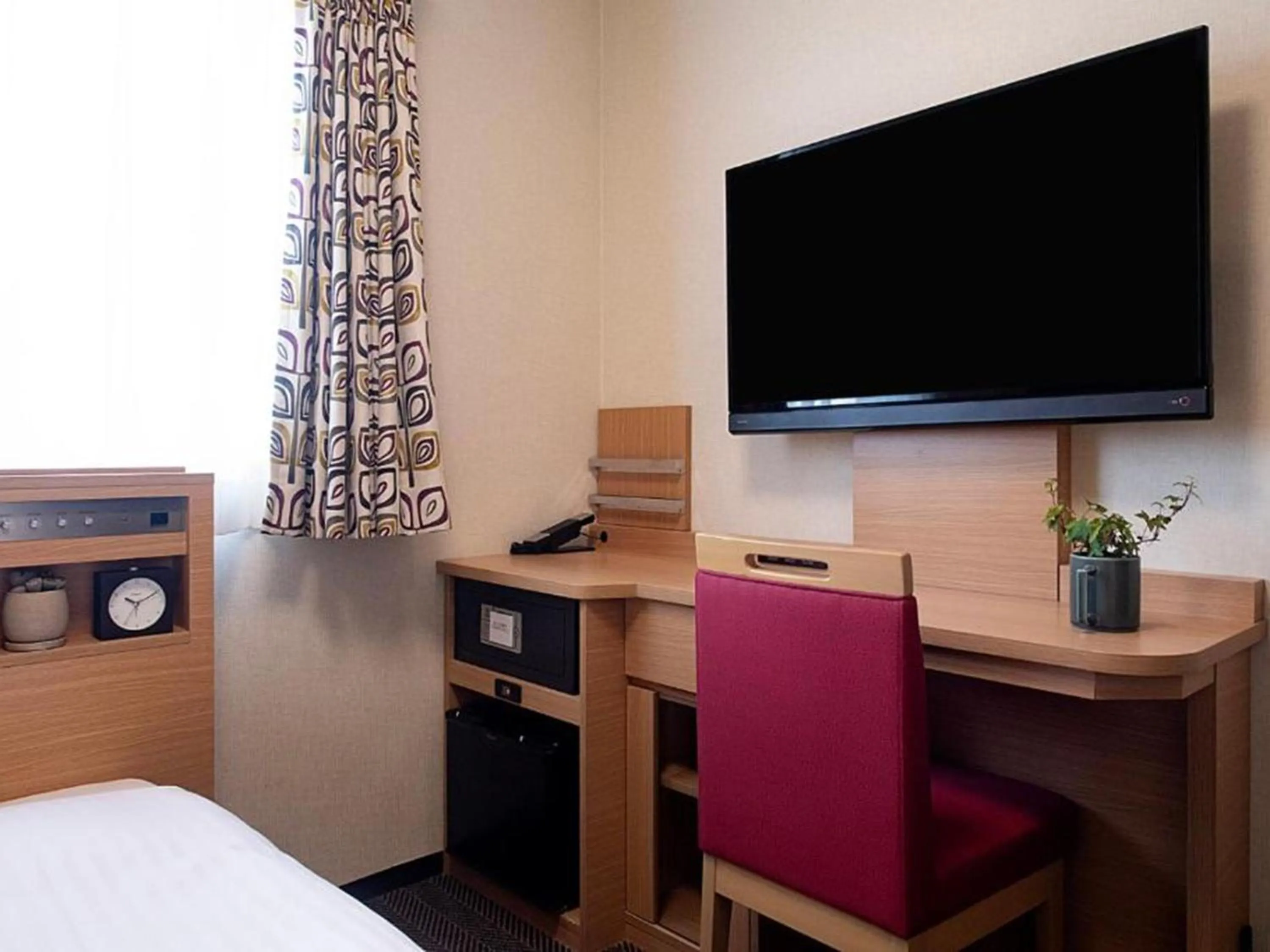 TV and multimedia in Nest&Rise Osaka Namba Hotel