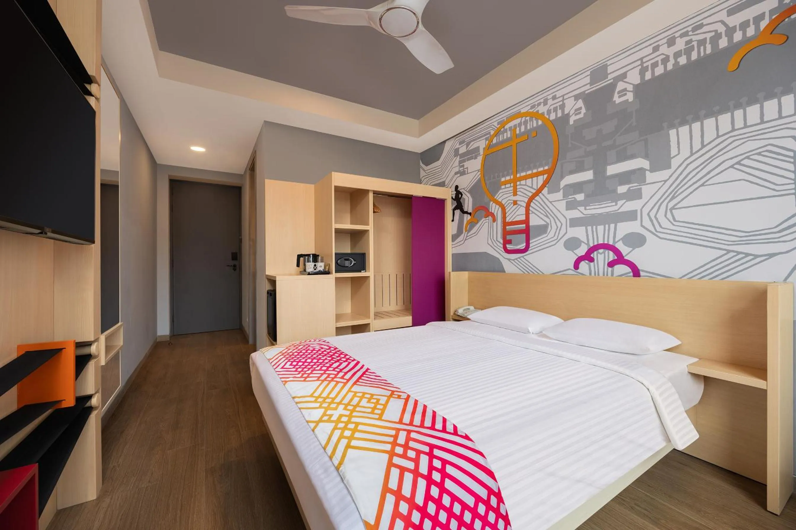 Photo of the whole room, Bed in Ginger Noida Sector 133