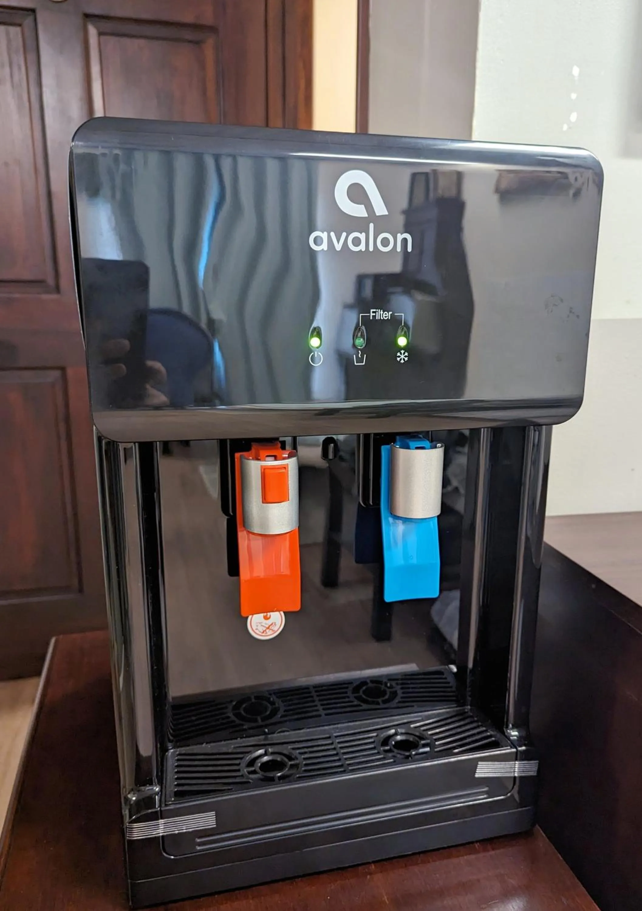 Uptown area, Cozy king Suite, quiet and private, free parking, walk to restaurants