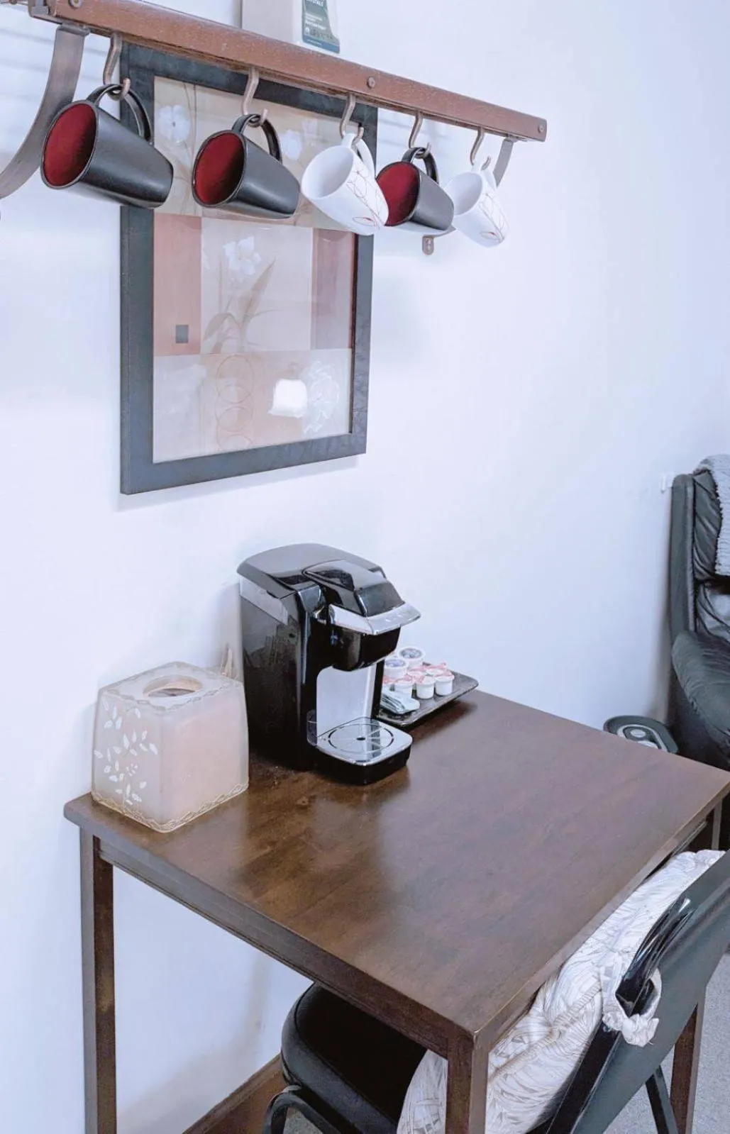 Uptown area, Cozy king Suite, quiet and private, free parking, walk to restaurants