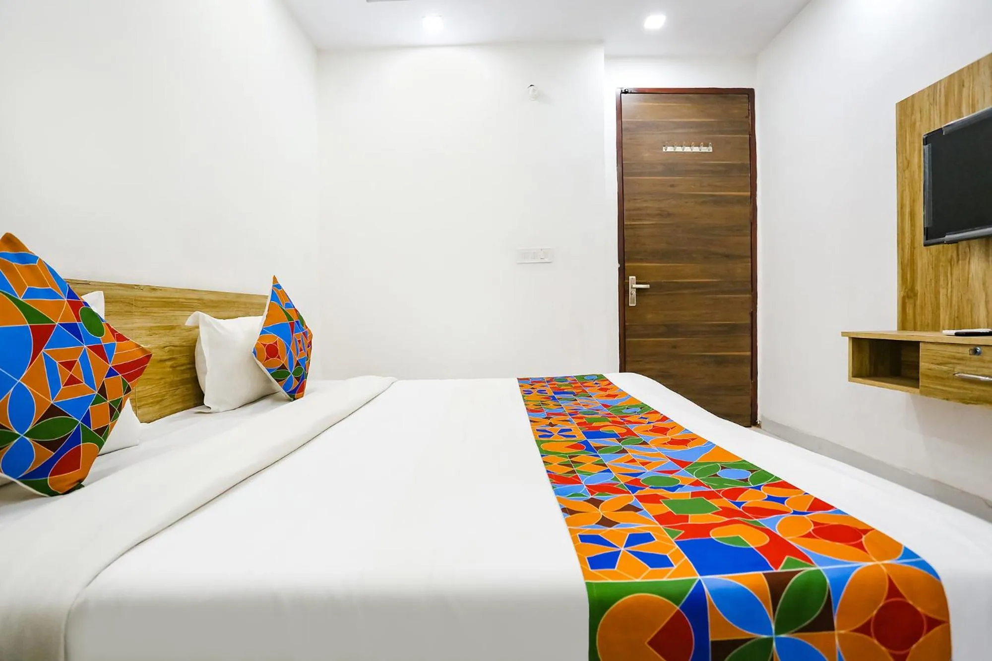 TV and multimedia, Bed in FabHotel New Silver Crown