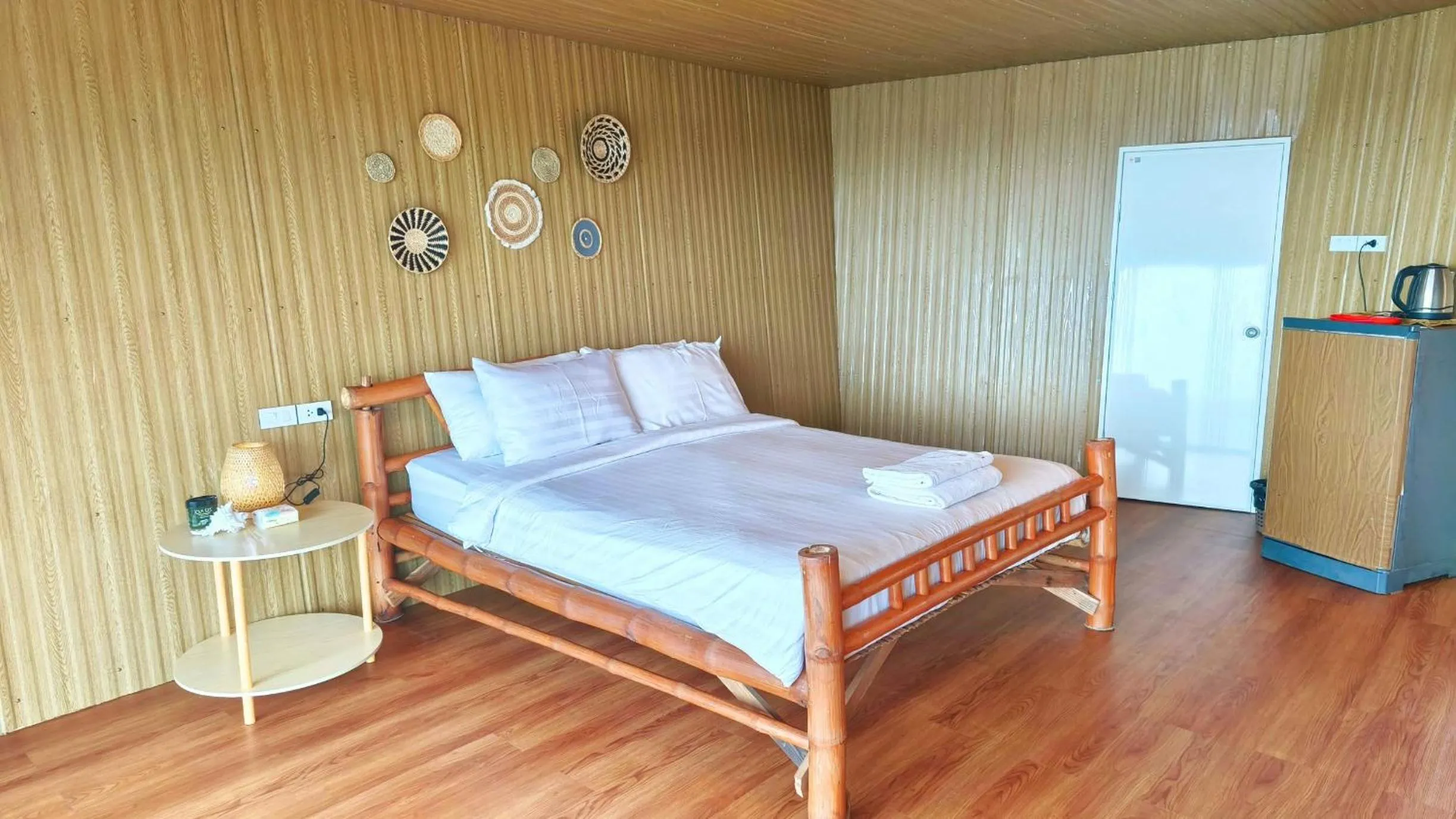 Bed in Pareehut Resort Koh Sichang