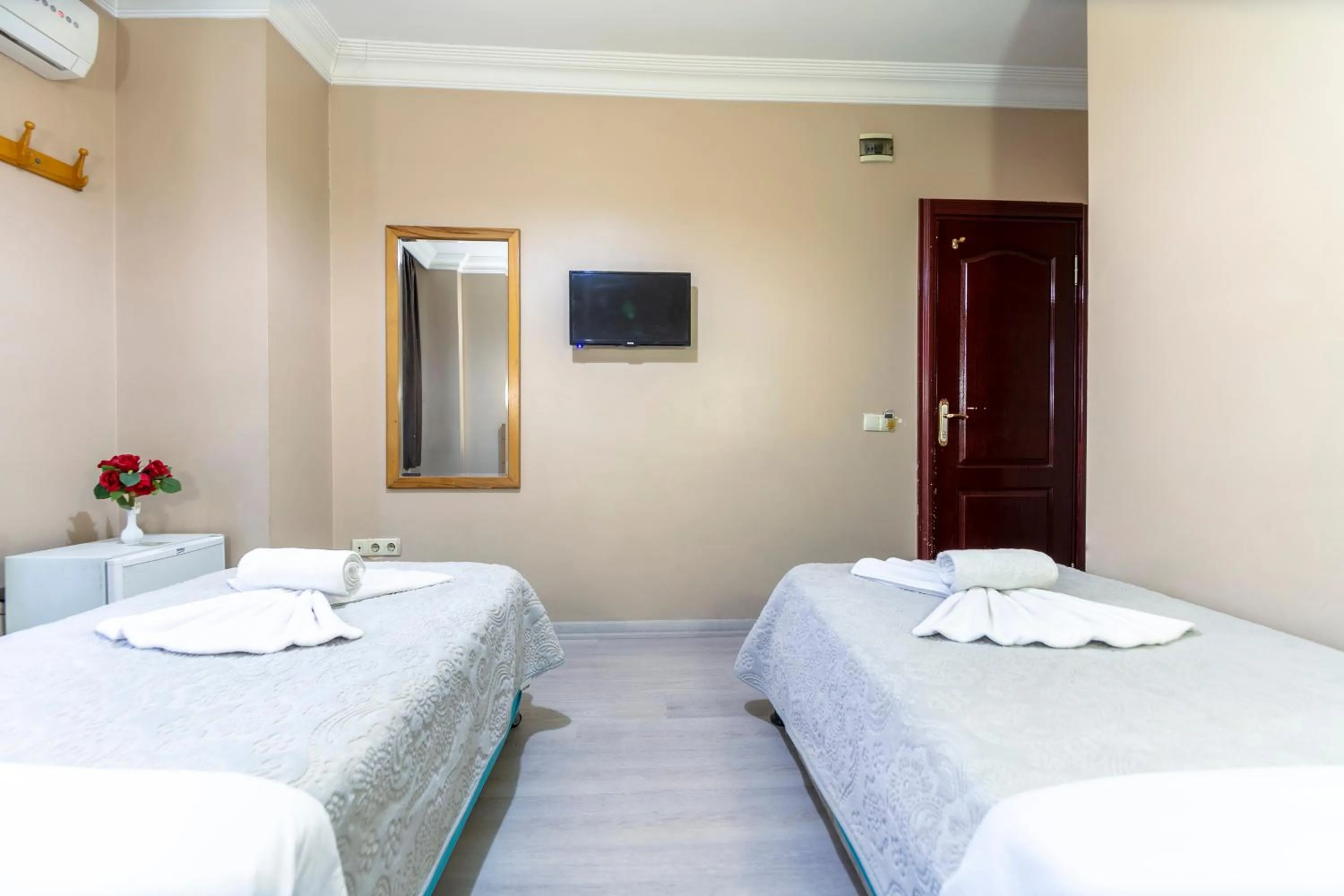 TV and multimedia, Bed in OTEL ÜMIT İSTANBUL