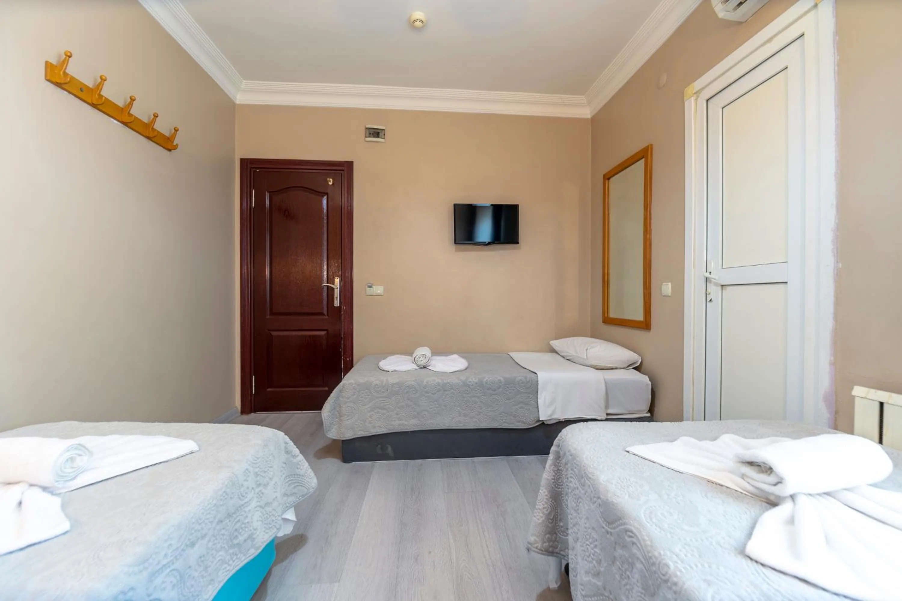 TV and multimedia, Bed in OTEL ÜMIT İSTANBUL