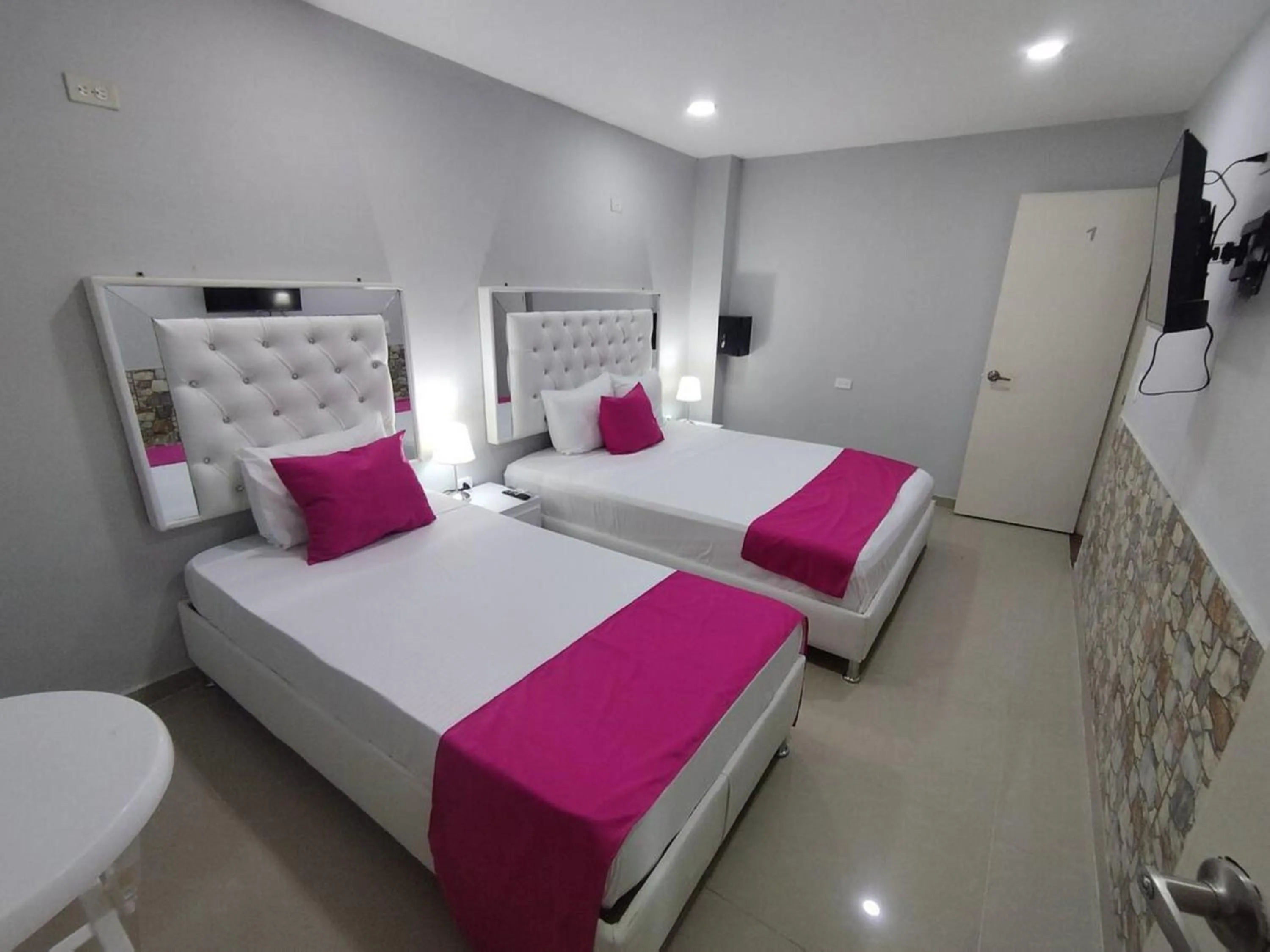 Triple Room in Bm-2 room near the sea with air conditioning and WIFI