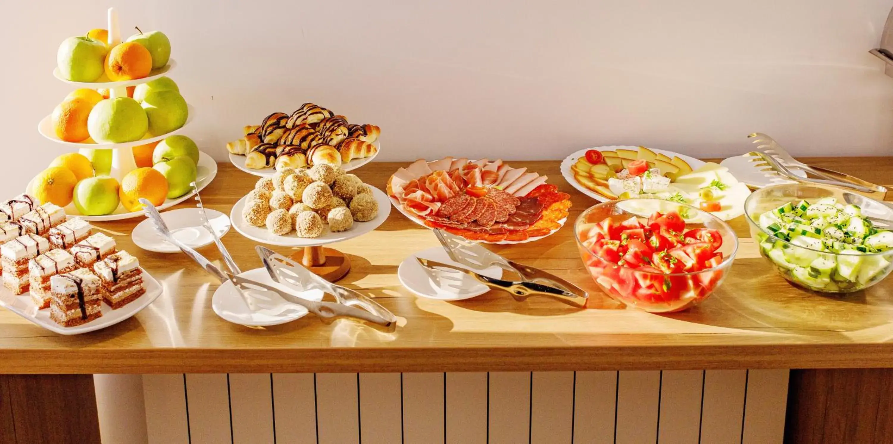 Restaurant/places to eat in AirStar Restaurant/places to eat in AirStar