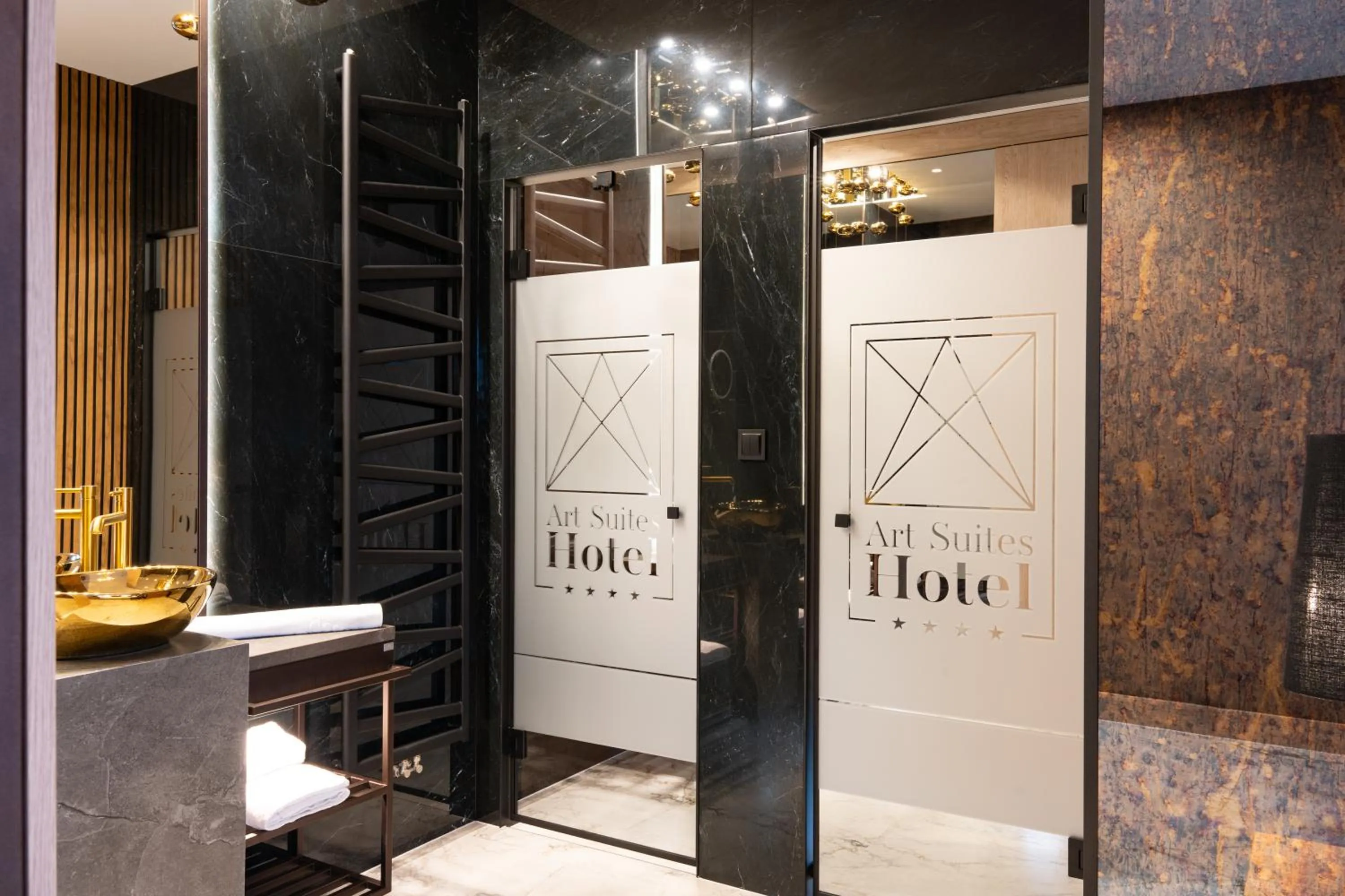 Shower in Art Suites Luxury Hotel