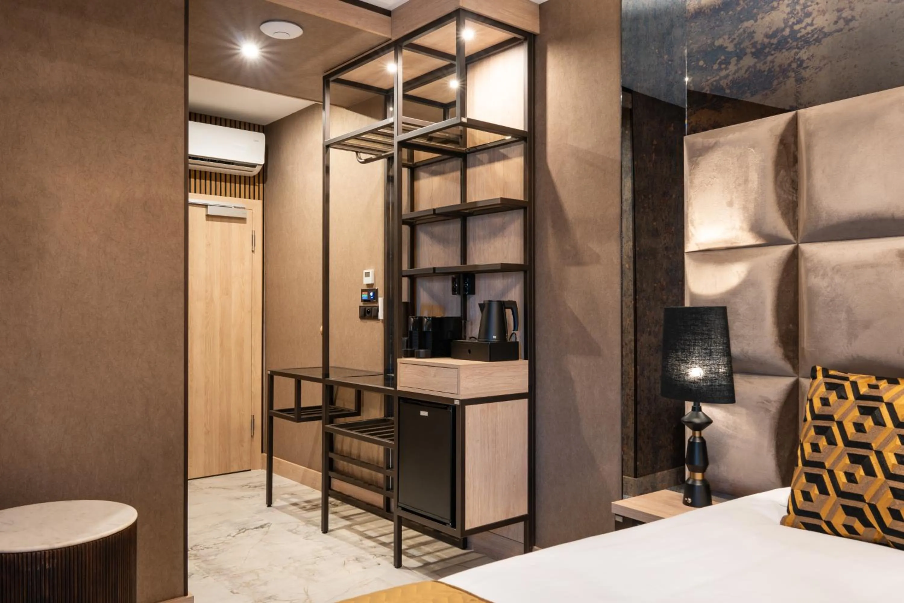 wardrobe, Bed in Art Suites Luxury Hotel