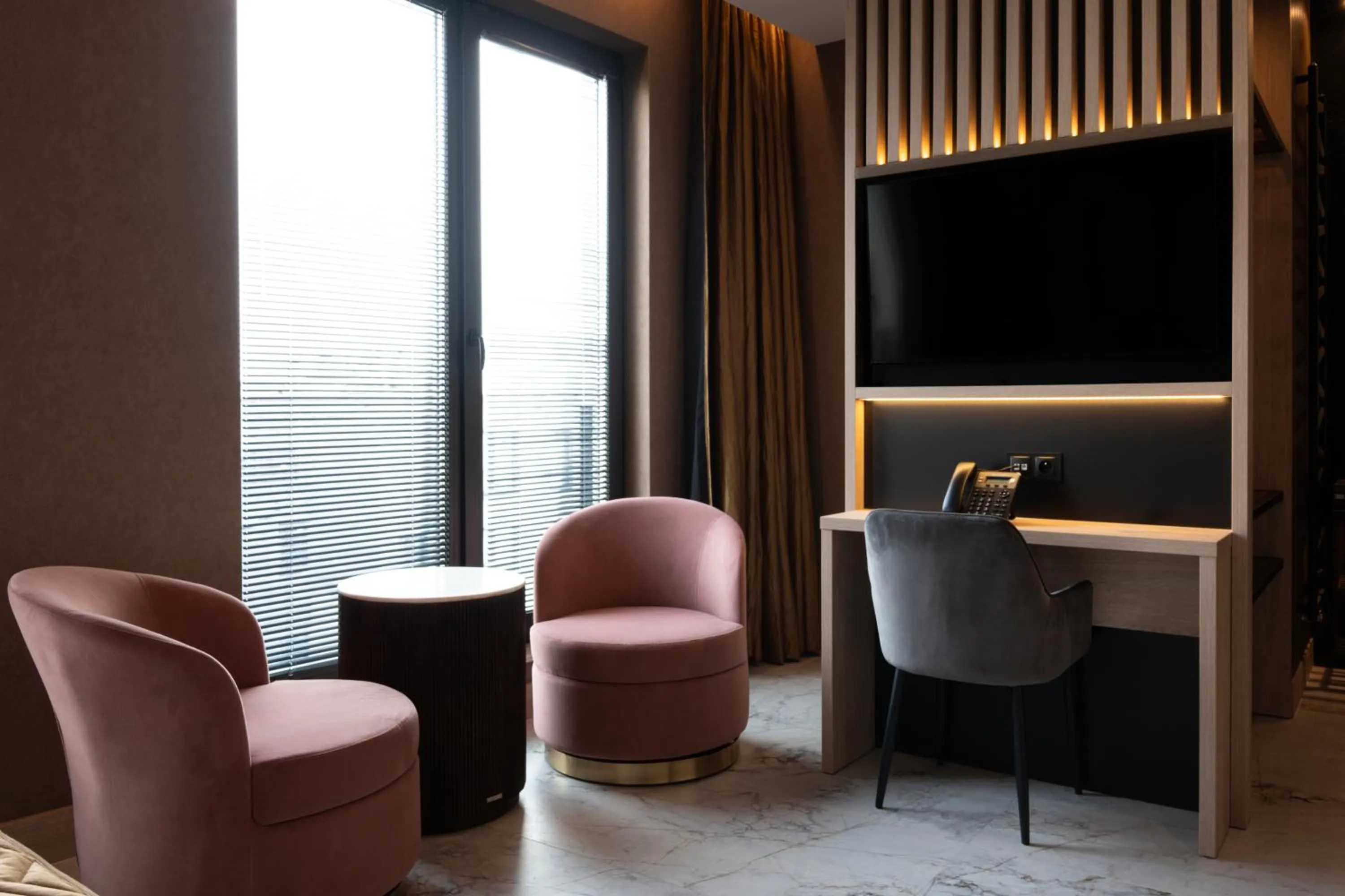 TV and multimedia in Art Suites Luxury Hotel