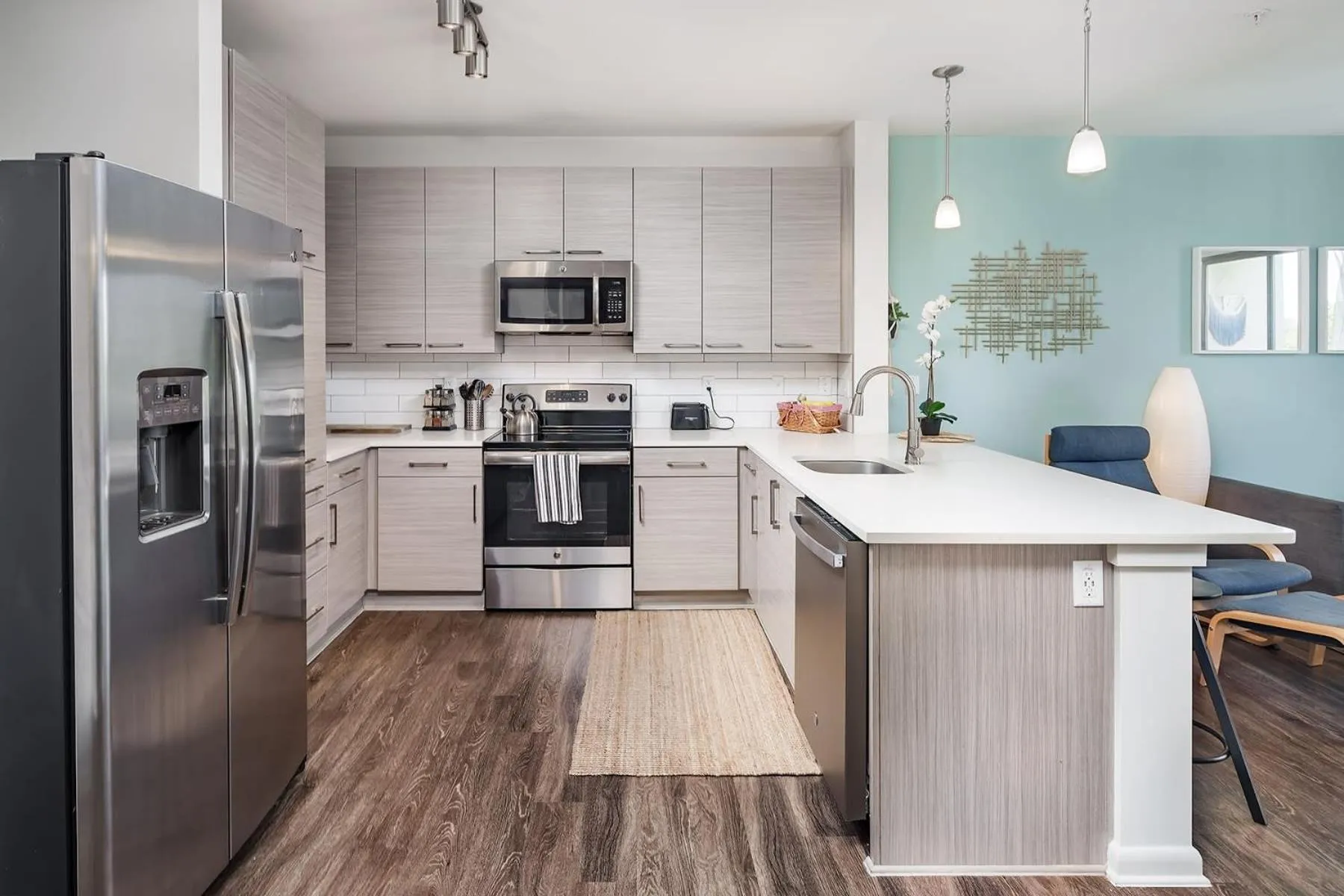 Uptown 4th Ward Luxury Apt Year-Round Pool