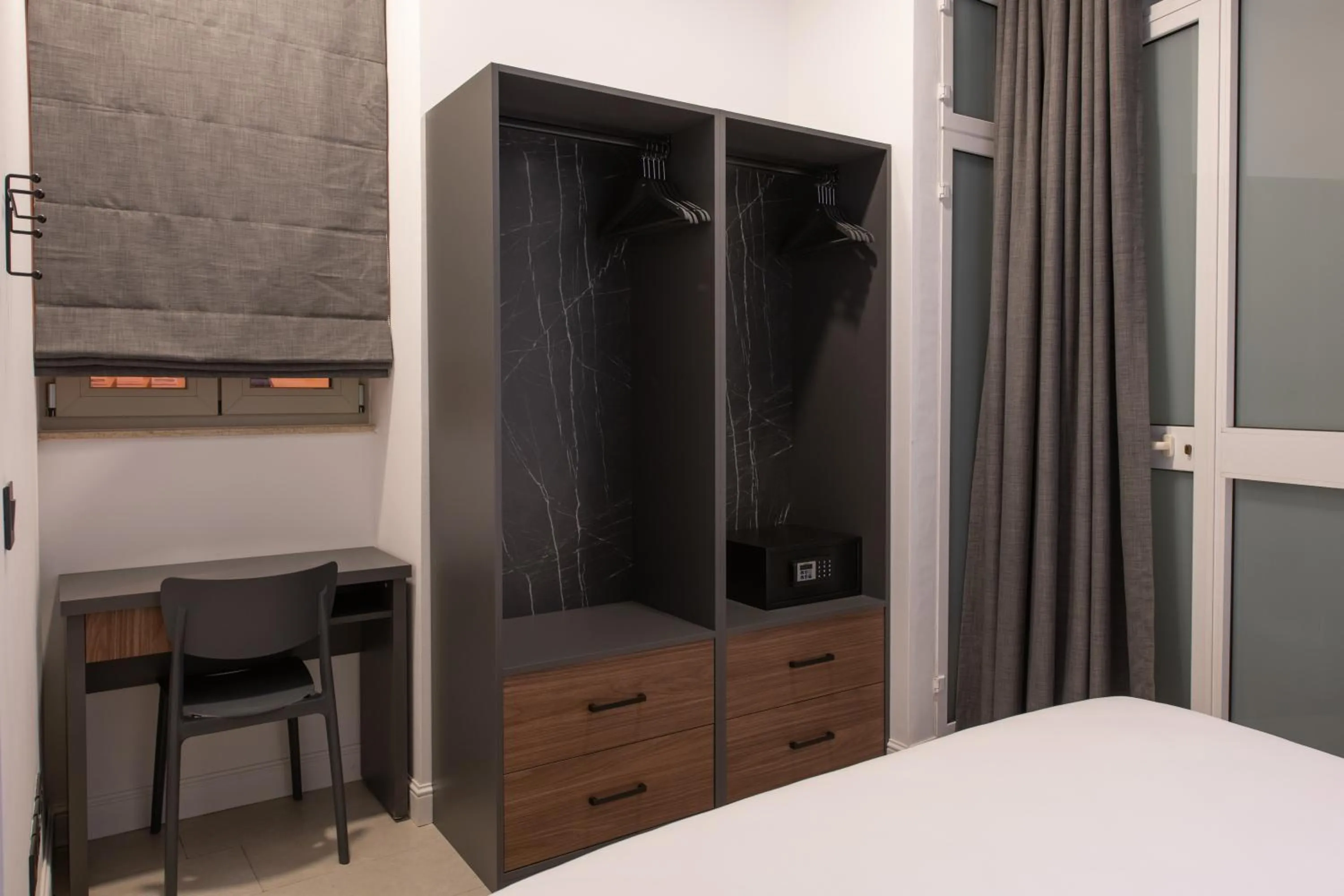 wardrobe, Bed in Marea Central Apartments
