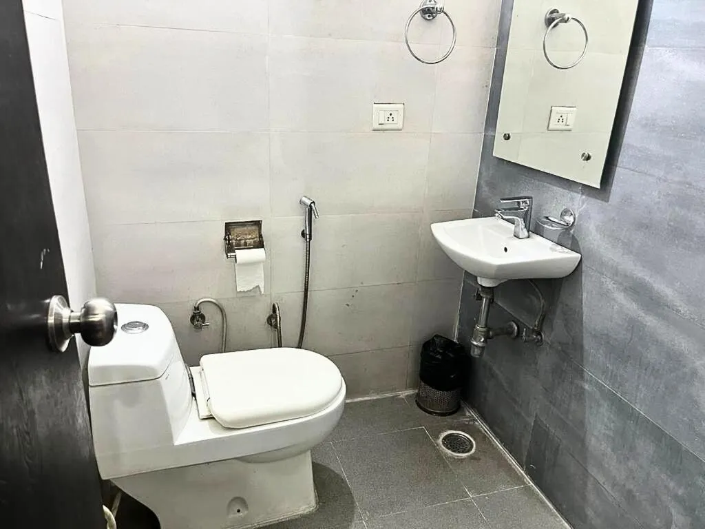 Bathroom in Hotel Hirapanna