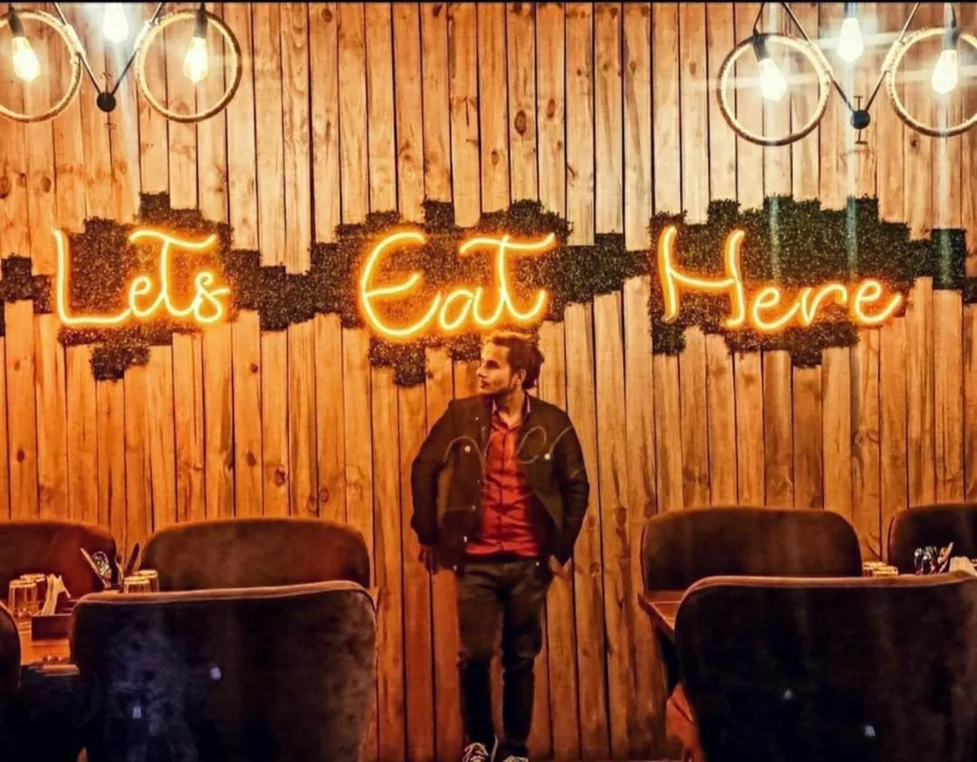 Restaurant/places to eat in Hotel Hirapanna