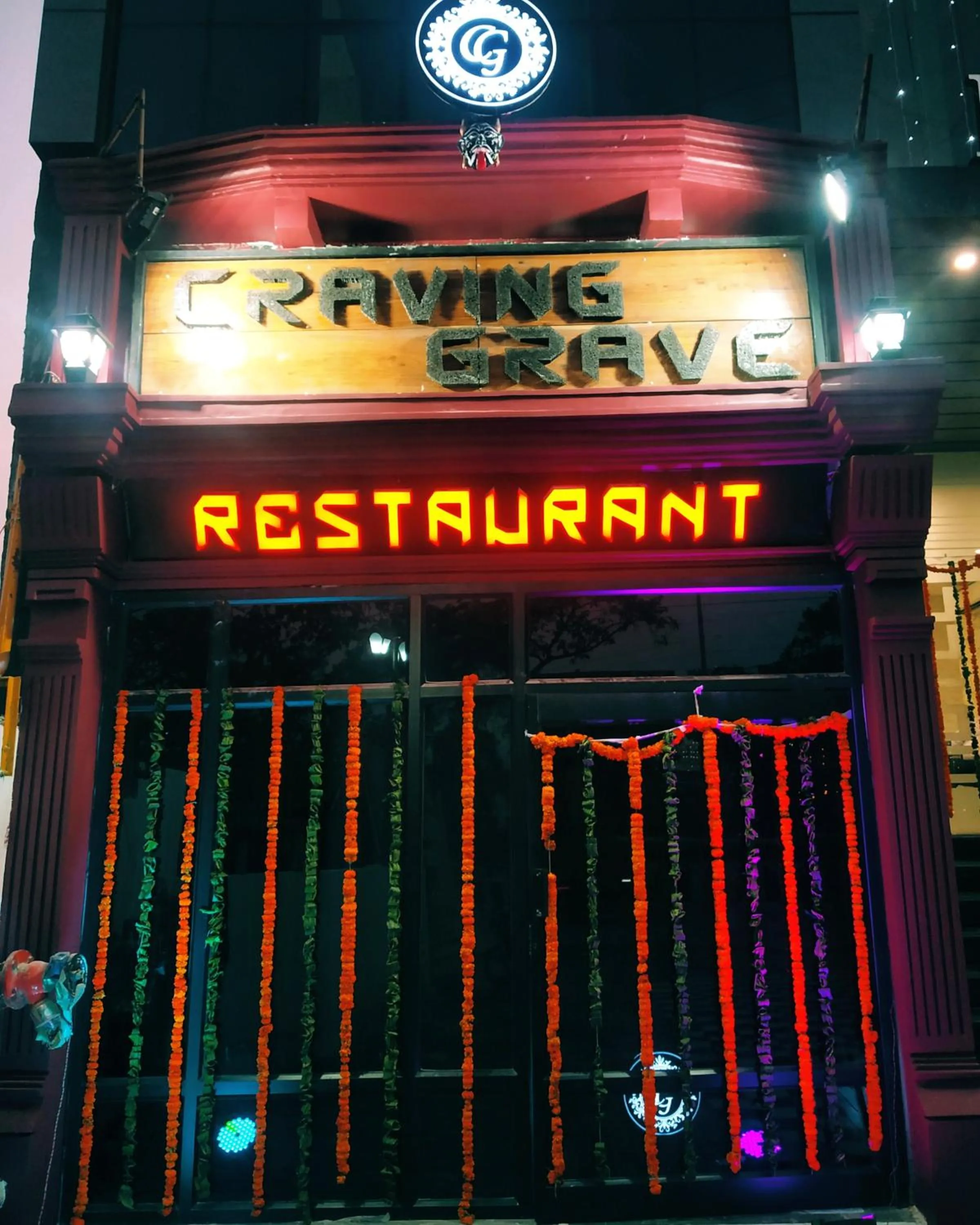 Restaurant/places to eat in Hotel Hirapanna