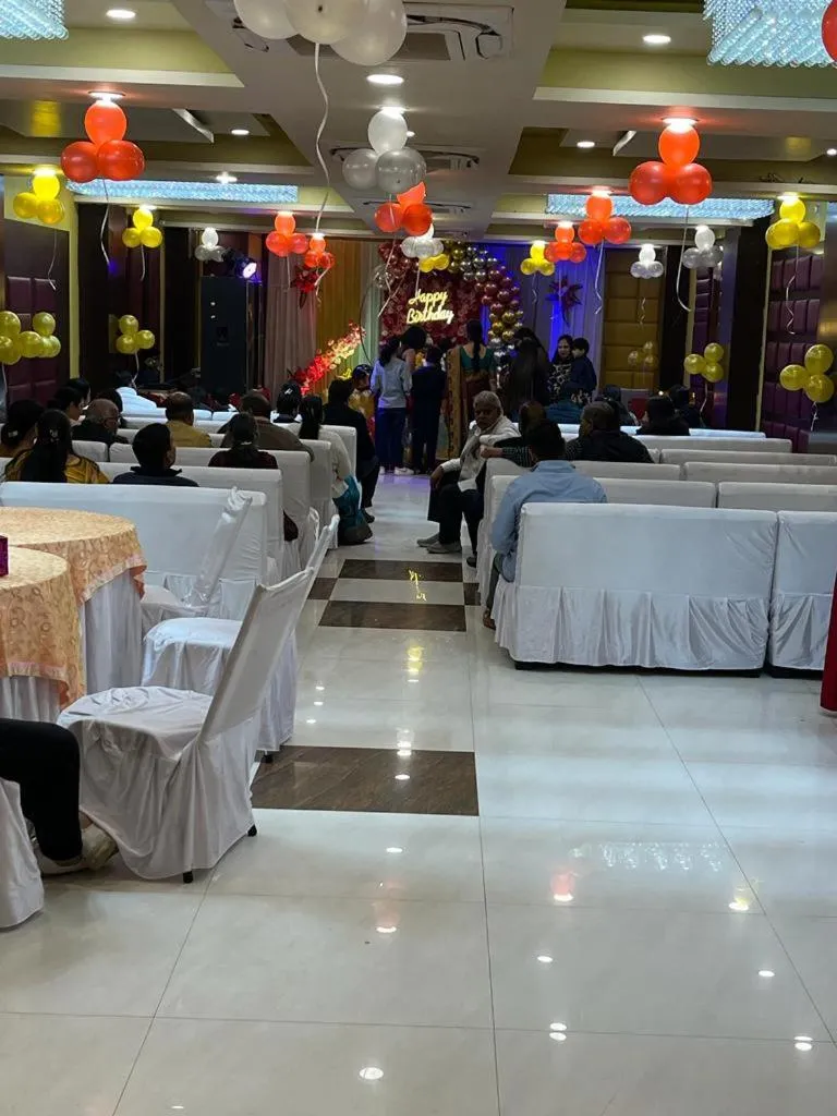 People in Hotel Hirapanna