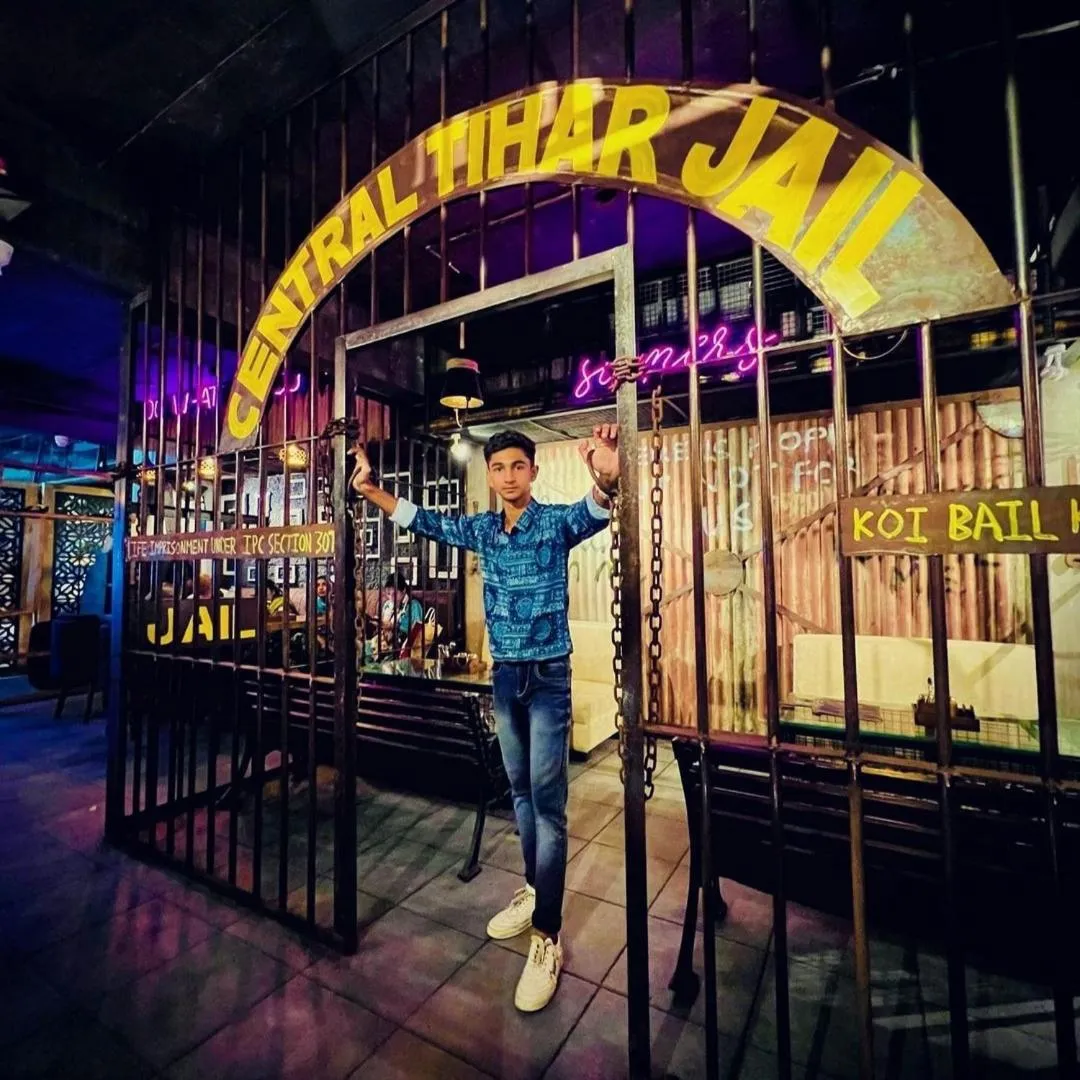 Restaurant/places to eat in Hotel Hirapanna