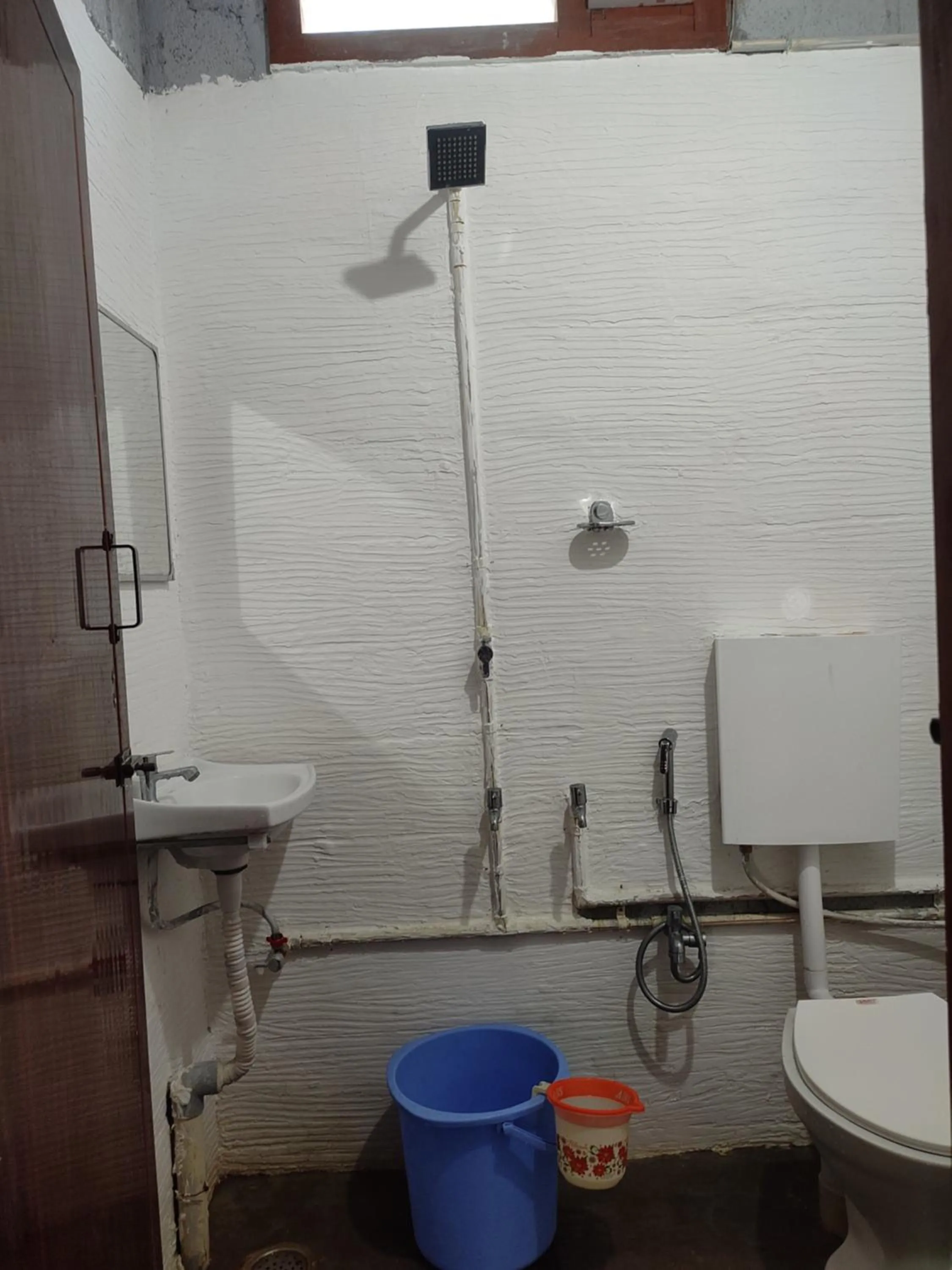 Shower in Cholai Resorts & Hotels