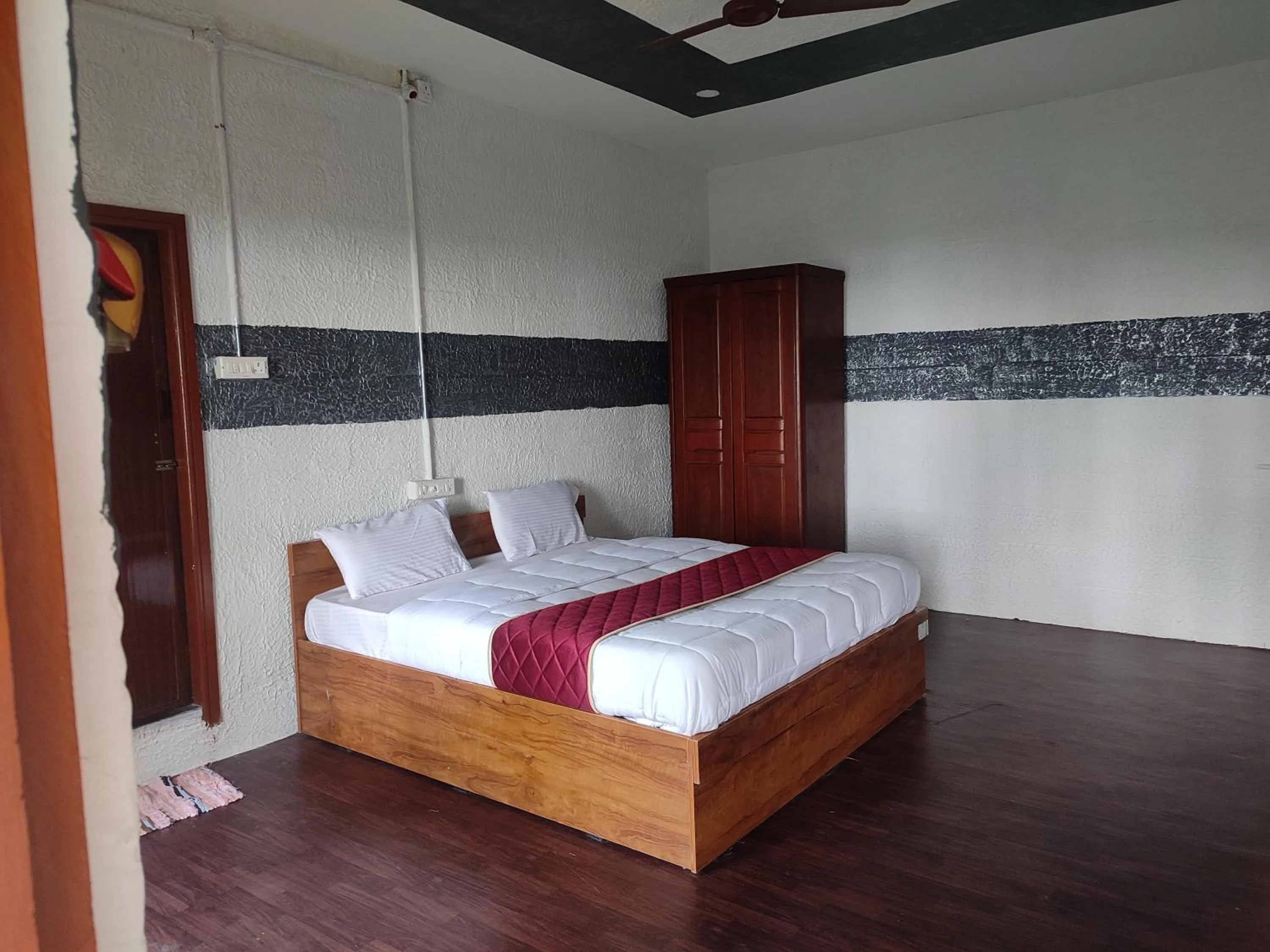 Bedroom, Bed in Cholai Resorts & Hotels